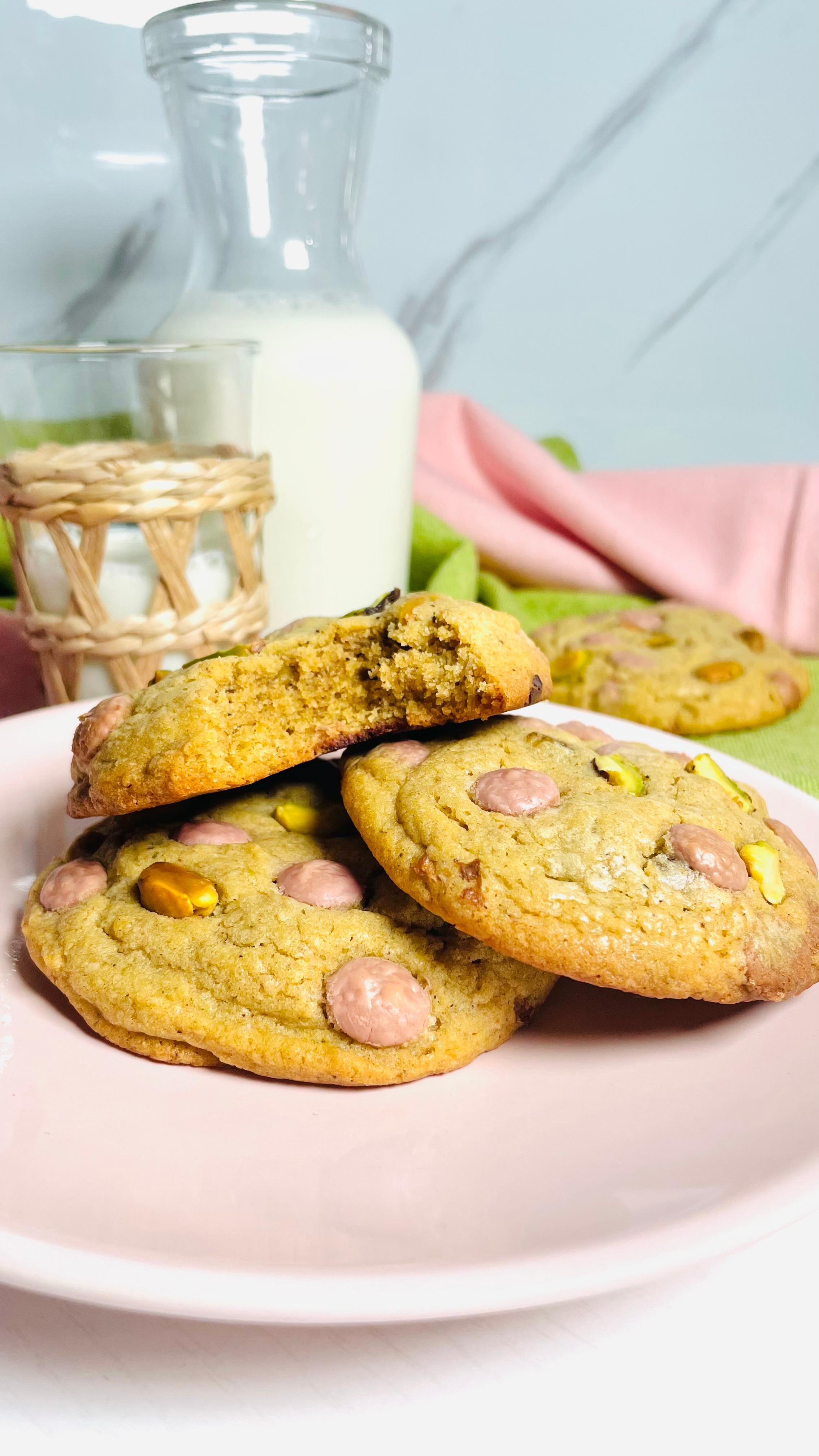 Cookies al pistacchio e cioccolato ruby