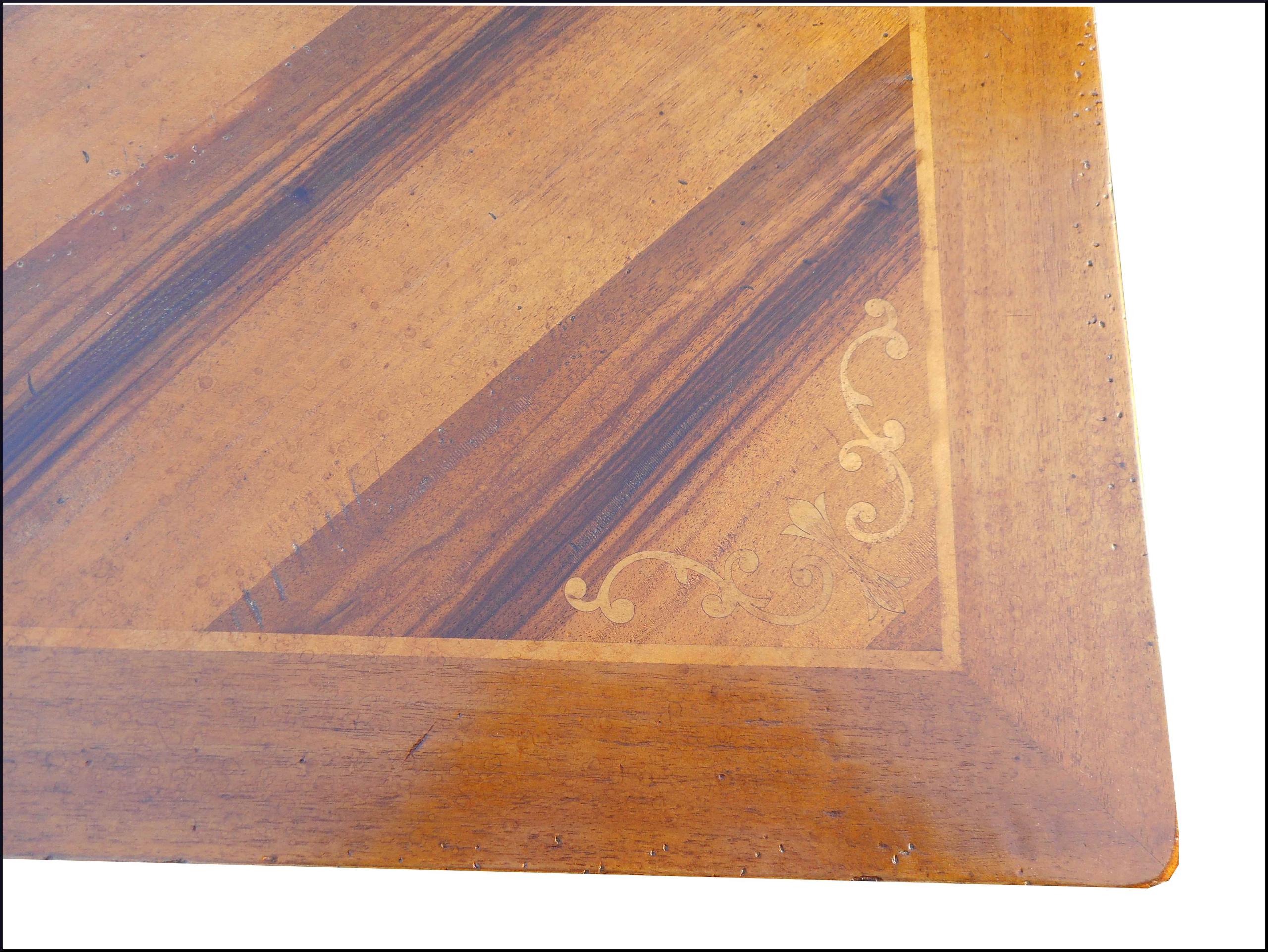 Tavolo artigianale con apertura triplo  piano intarsiato