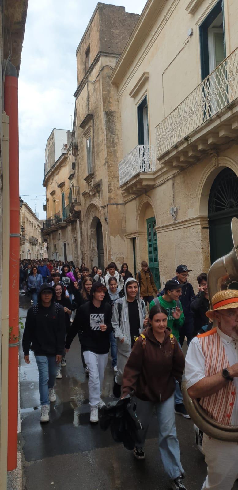 parata con banda human festival Lecce
