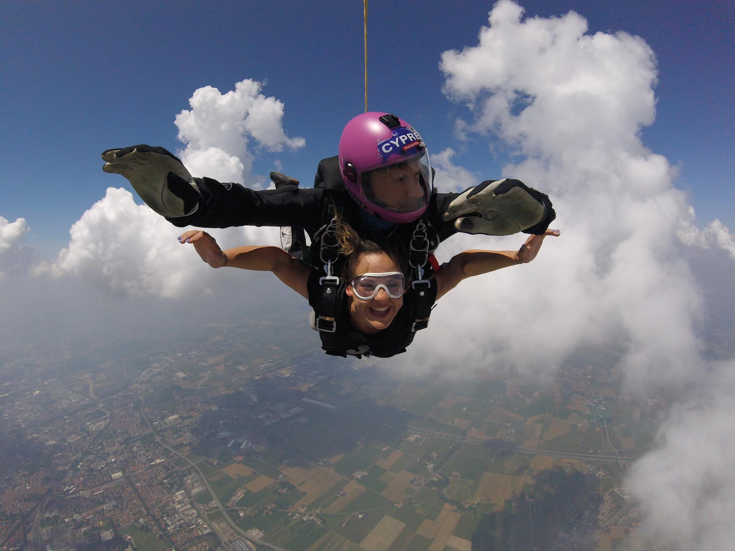 passeggero con pilota tandem volano nel cielo