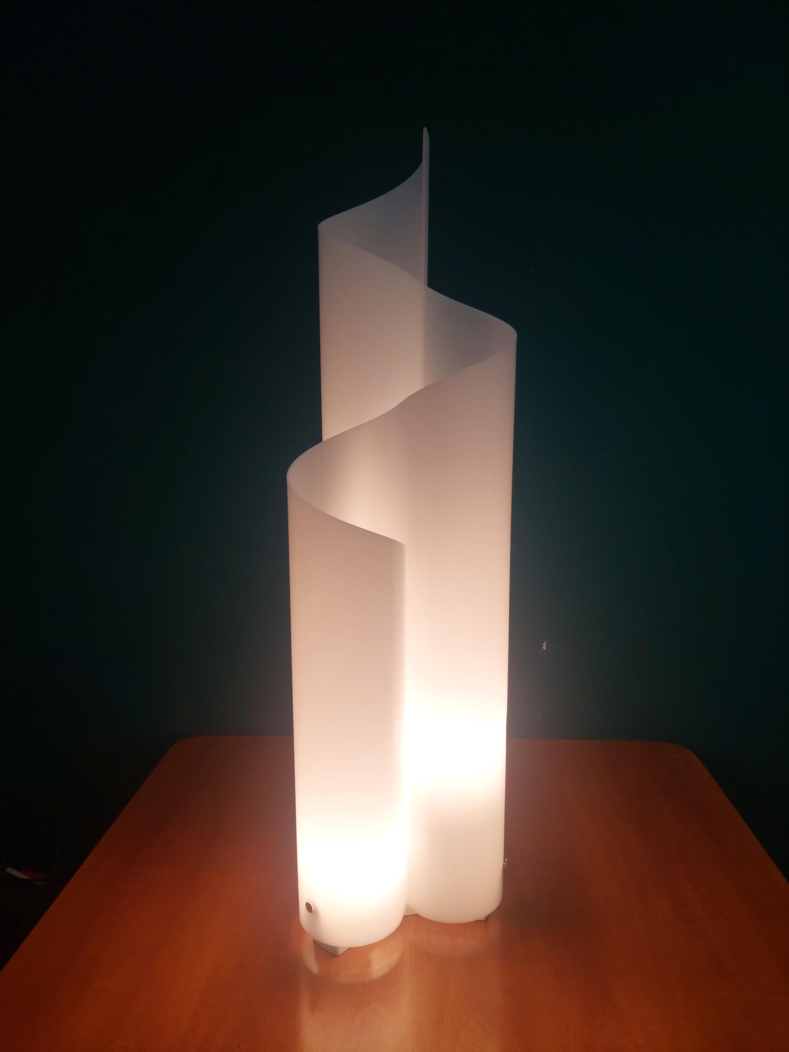 Lampada da tavolo Artemide mod. Mezzachimera