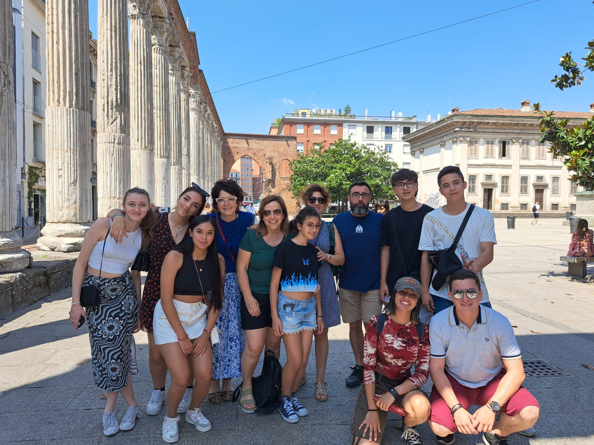 Chicos colombianos visitando Milán