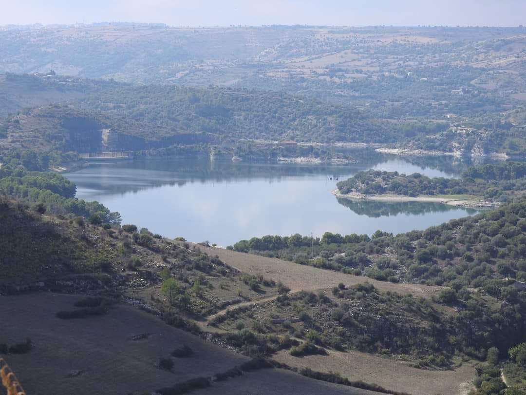 Discarica al Lago di Santa Rosalia - Provincia di Ragusa