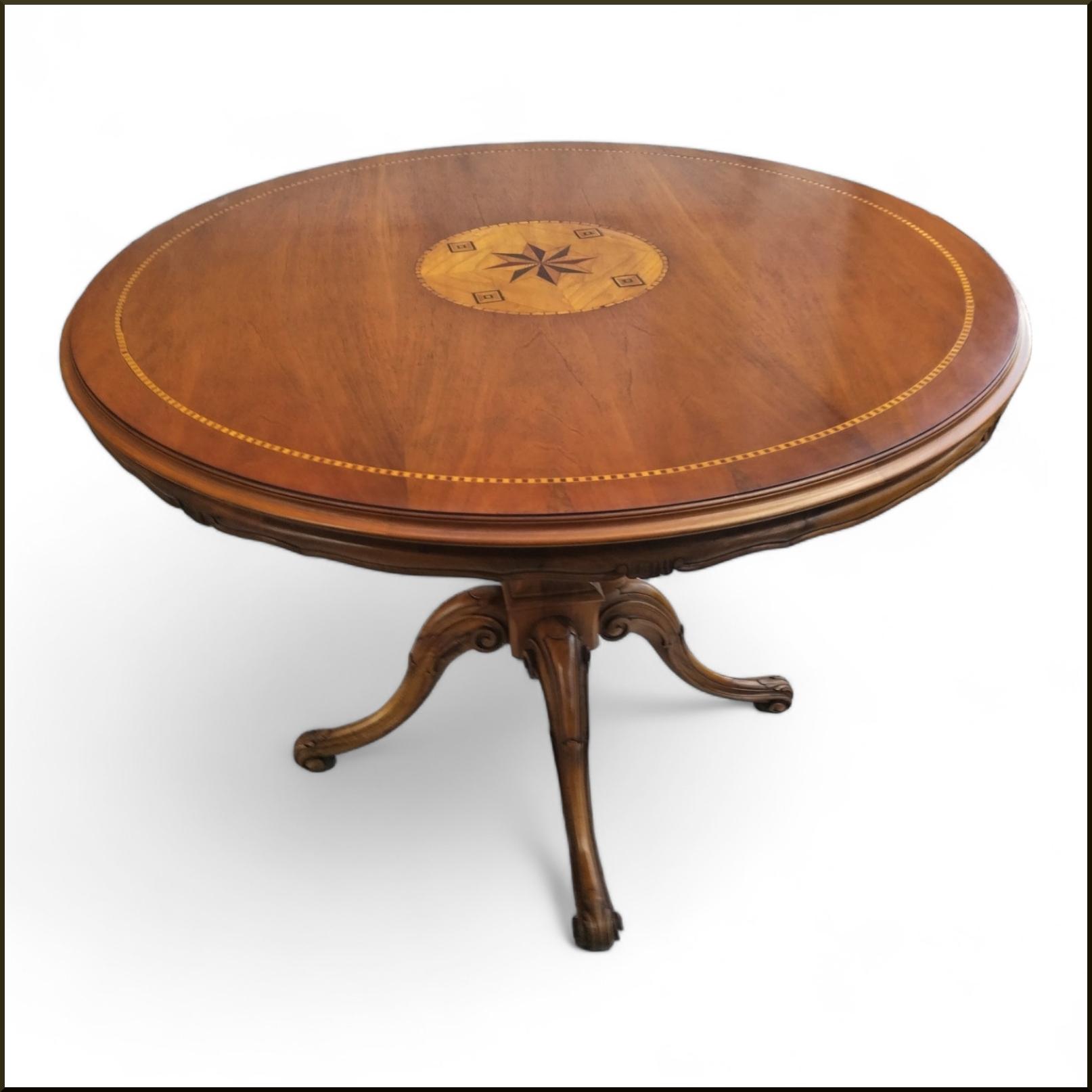 n° prodotto: 1900  Piccolo e raffinato tavolo con gamba centrale intagliata e piano intarsiato tipol