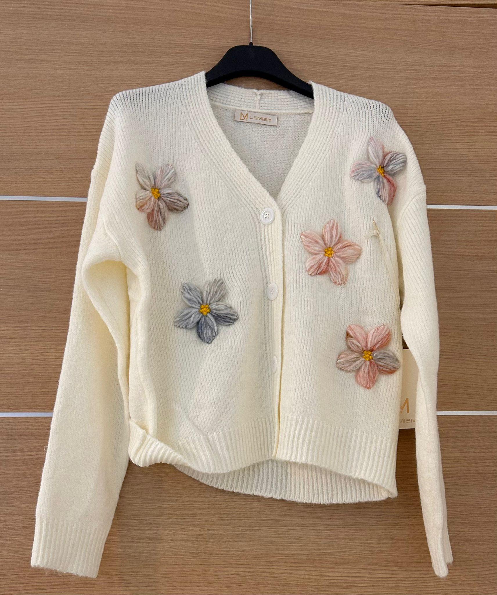 cardigan bianco con fiori