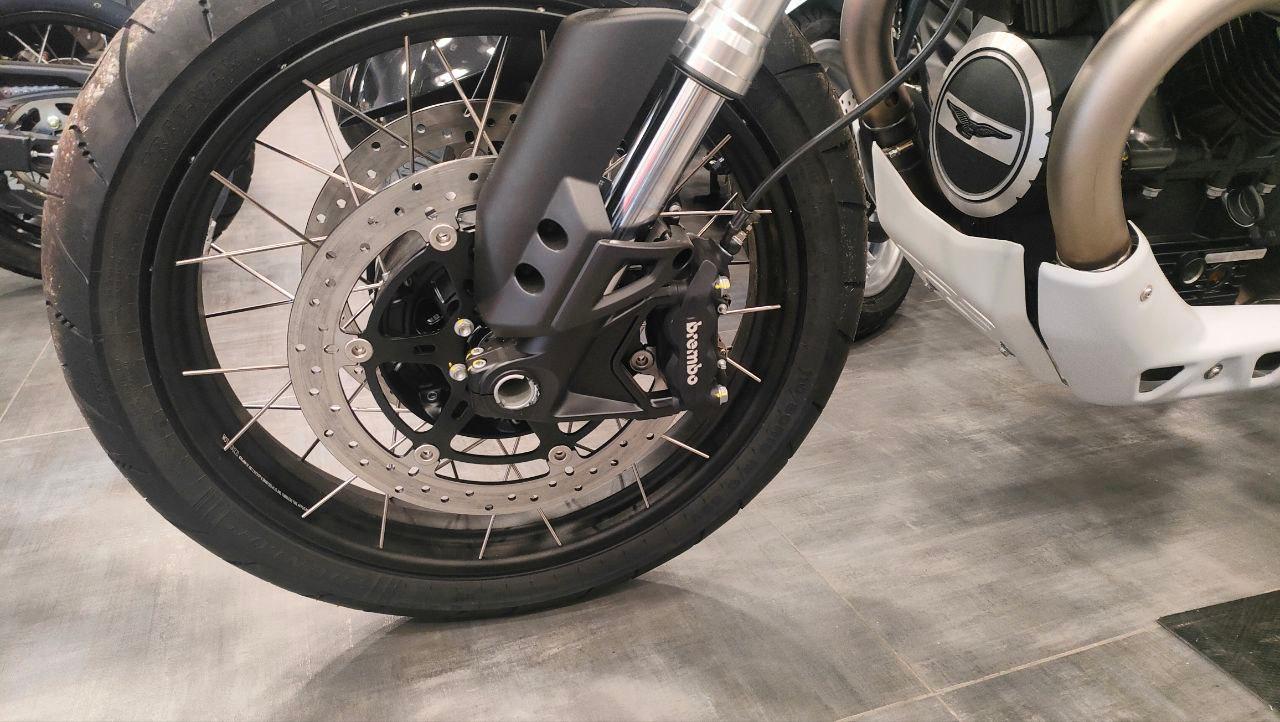 Moto Guzzi V85TT nuova in pronta consegna