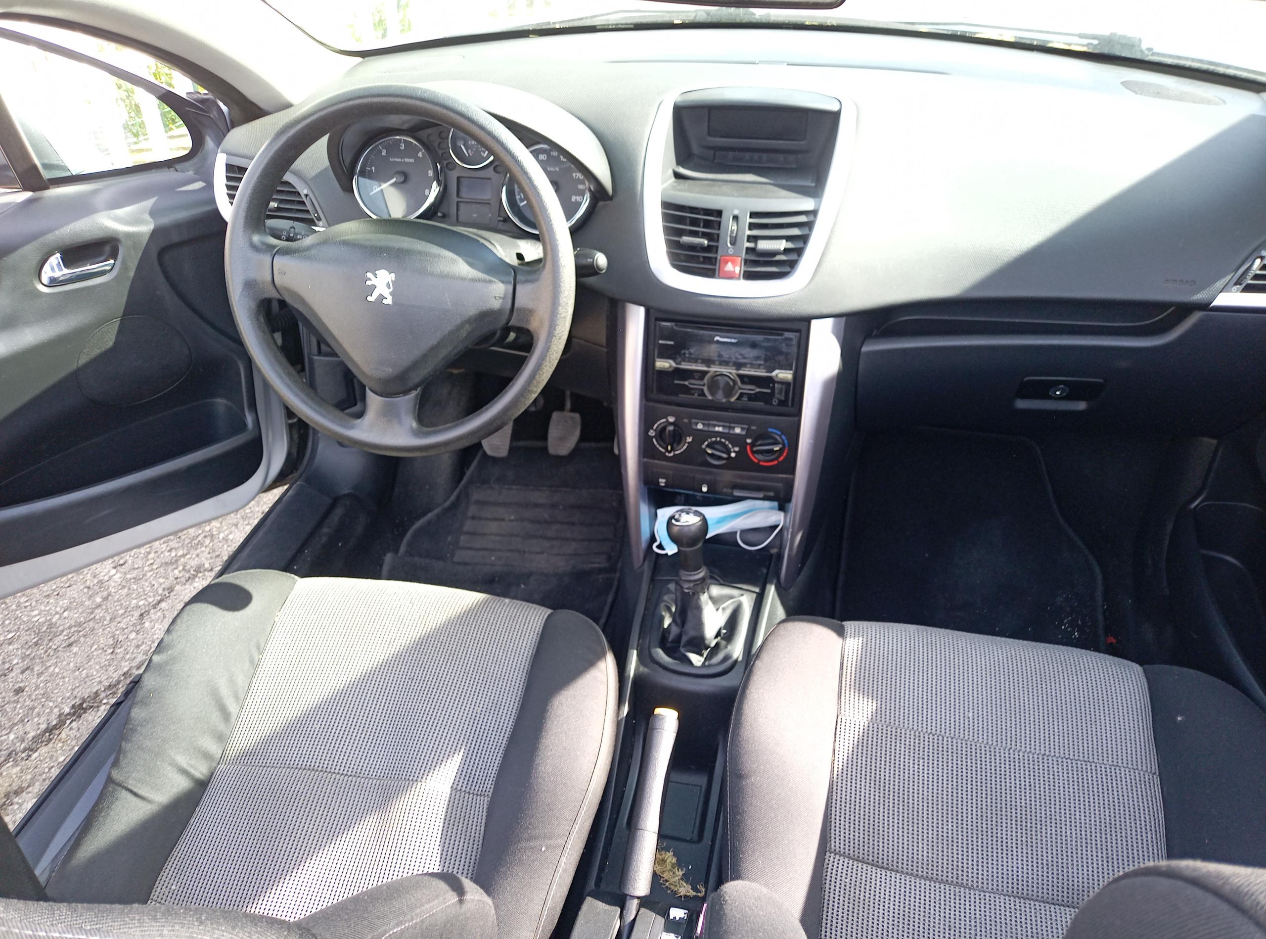 2007 Peugeot 207 - cabrio cc1.6 cv110 diesel 4200 €