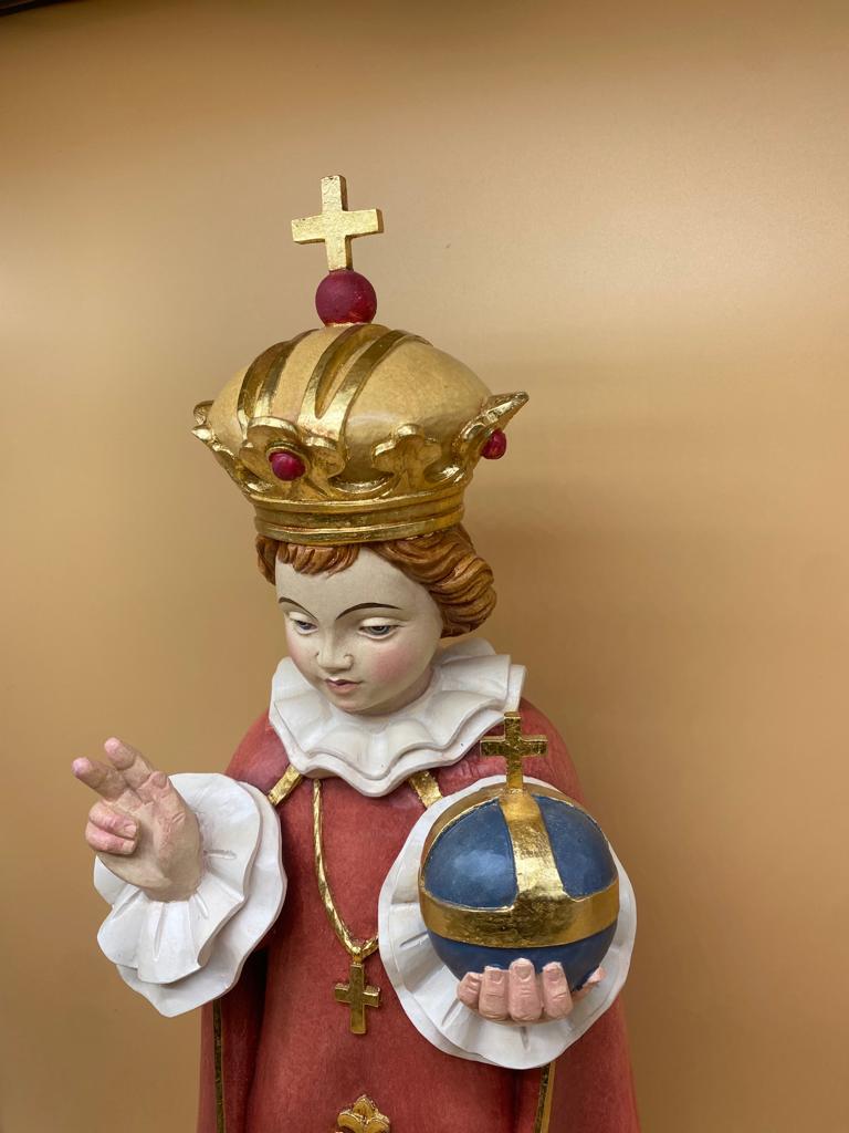 Santo Bambino di Praga in vetroresina, colorato a olio