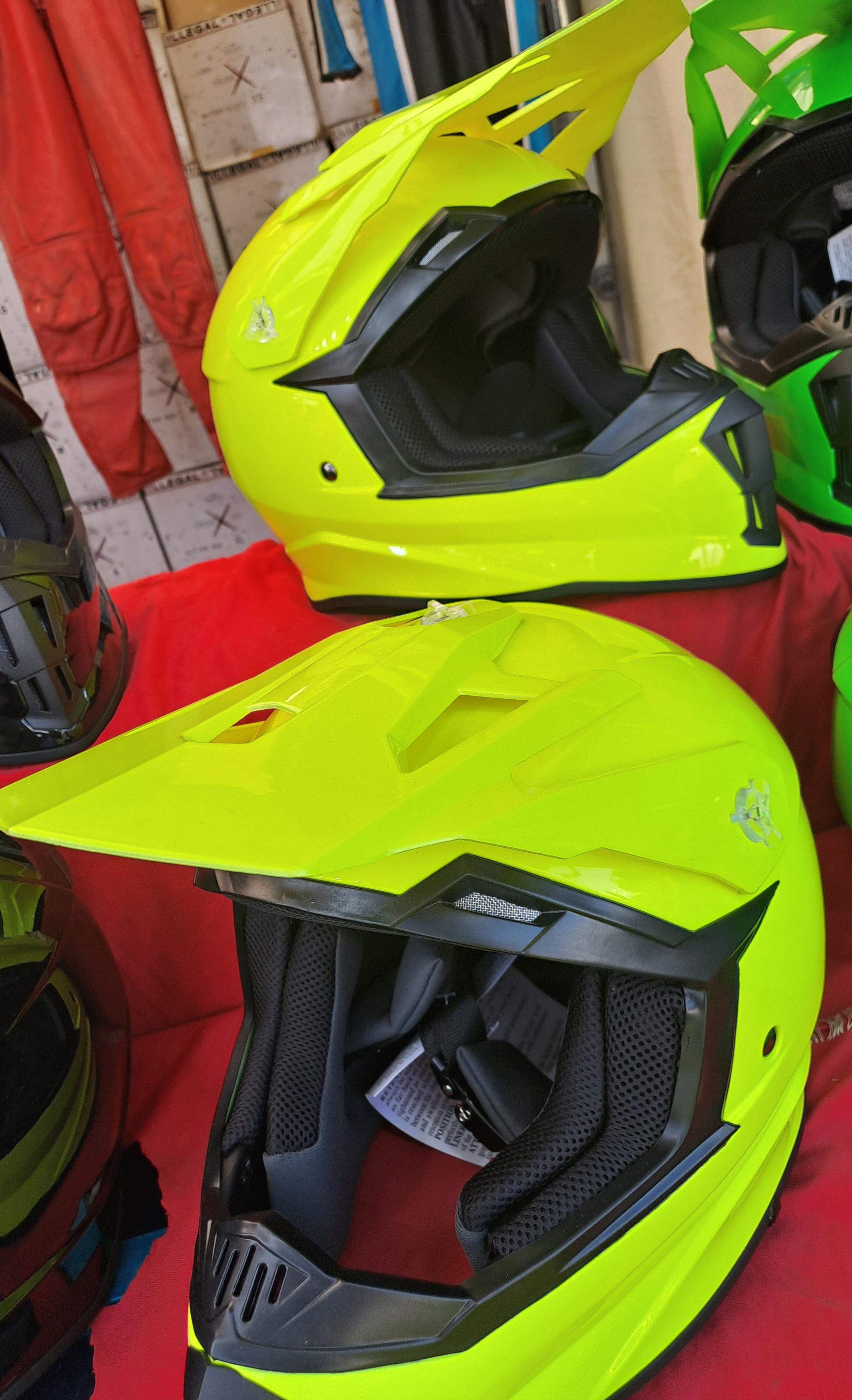 CASCO CROSS YELLOW OMOLOGATO ECE 2206