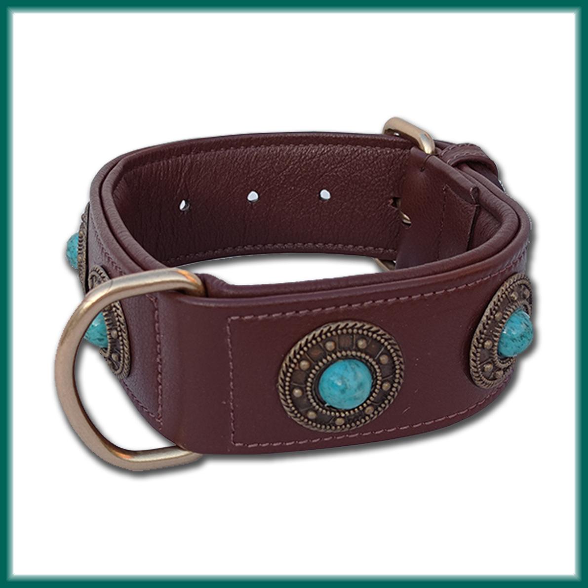 Collare alto in pelle marrone cioccolato con conchos