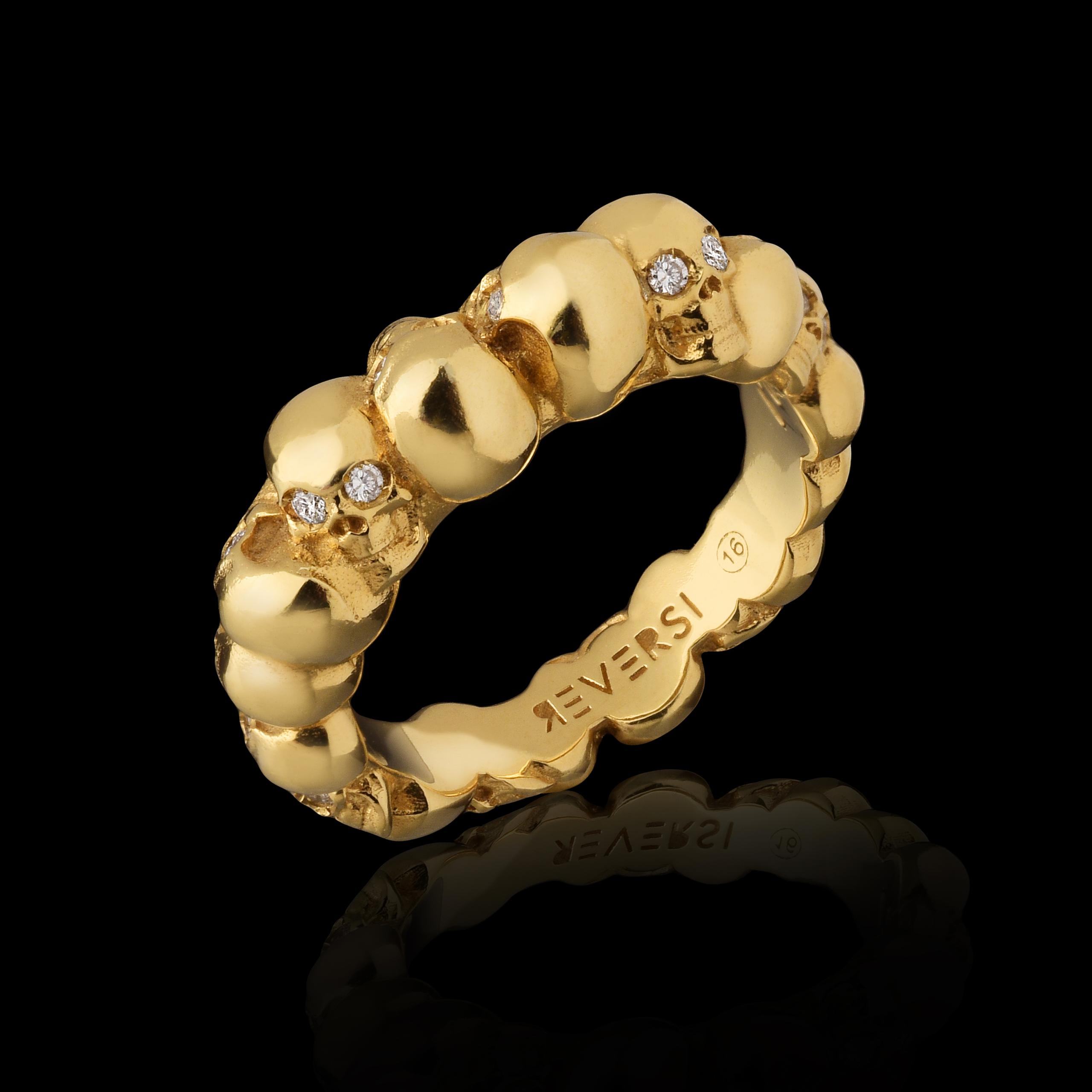 18kt yellow gold with natural white diamonds