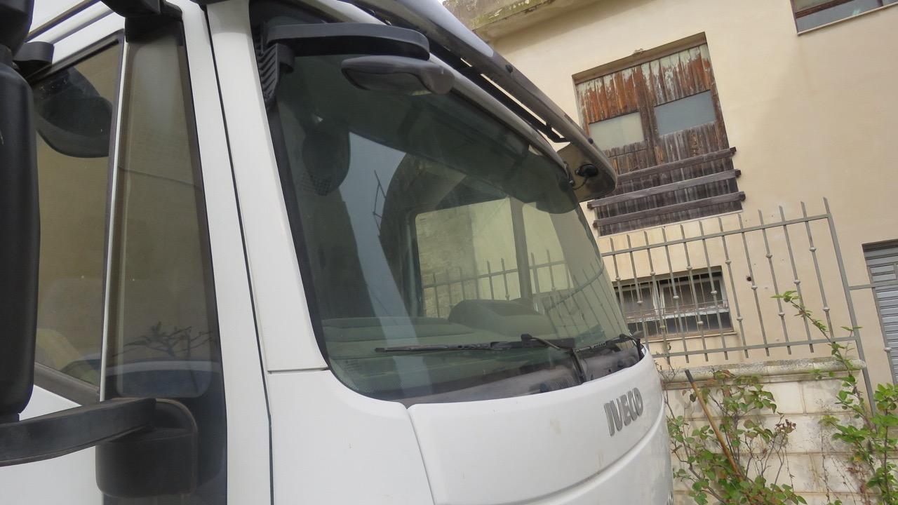 IVECO EUROCARGO CON CASSONE, MODELLO 65E16