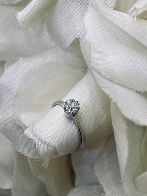 Collezione "Diamanti" anello in oro bianco e diamanti naturali