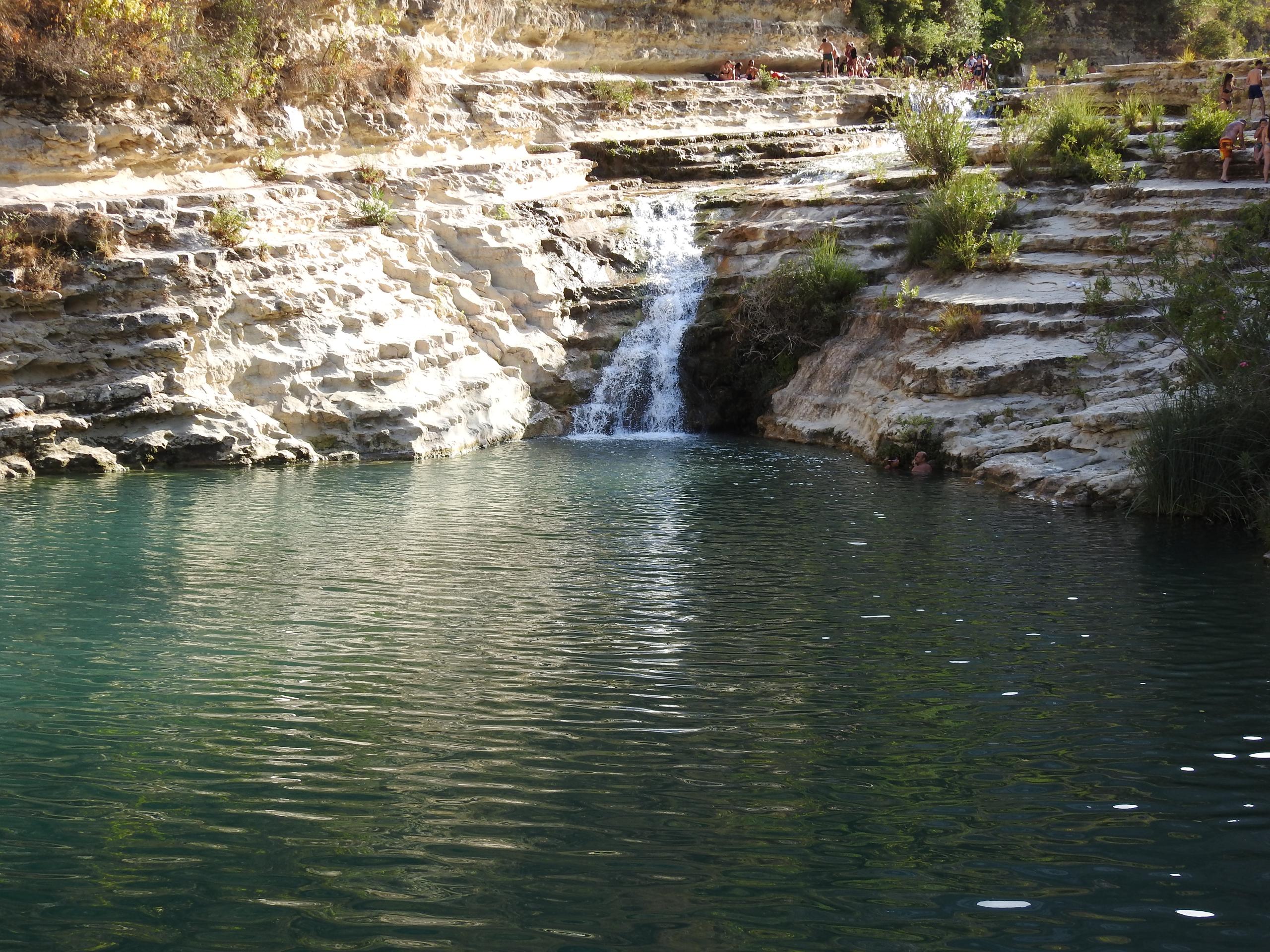 Cavagrande tra vallate, fiumi e laghetti