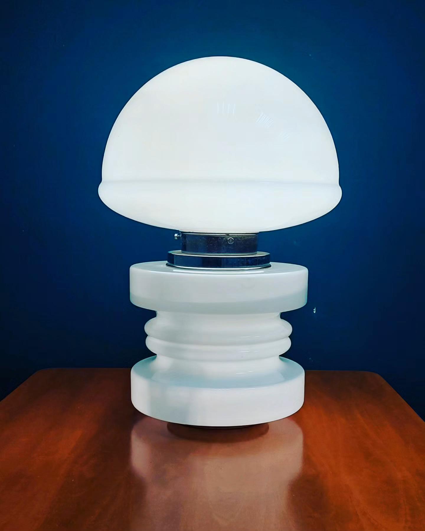 Grande lampada da tavolo design anni 70