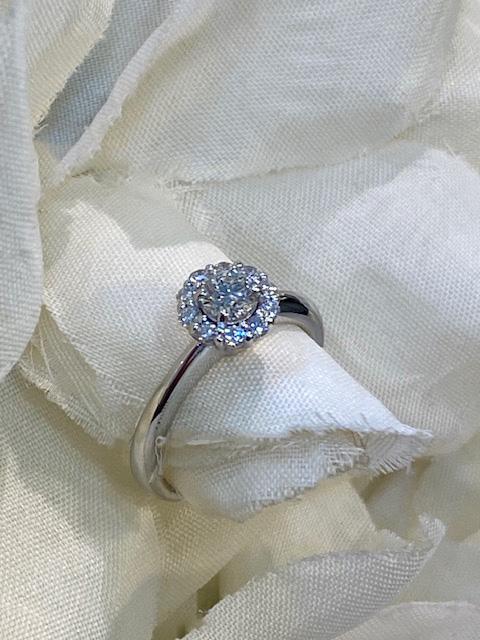Collezione "Diamanti" anello in oro bianco e diamanti naturali (certificato gemmologico G.I.A.)