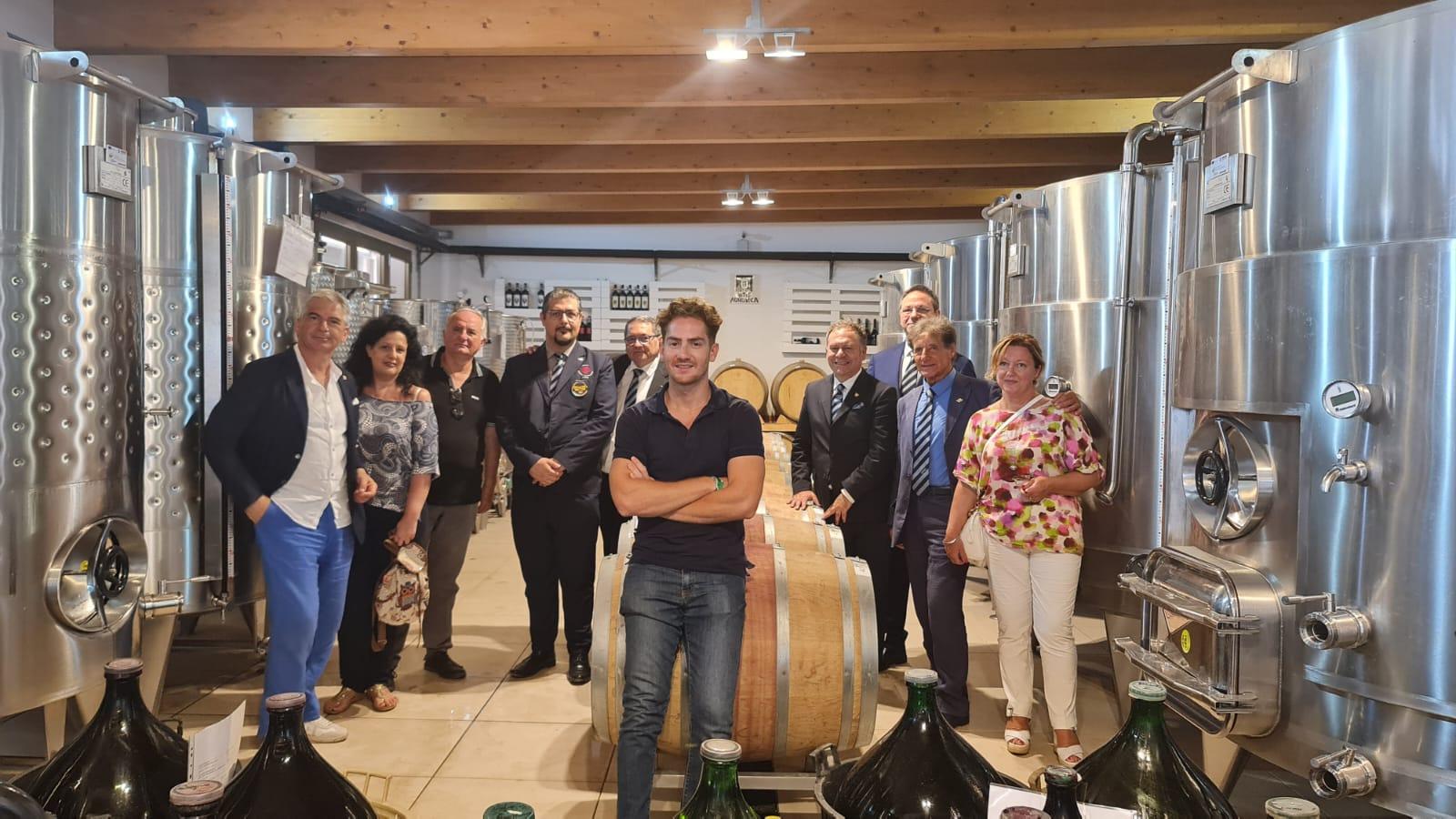 L’Amira Napoli Campania organizza una visita l’azienda vinicola Vitis Aurunca di Cellole