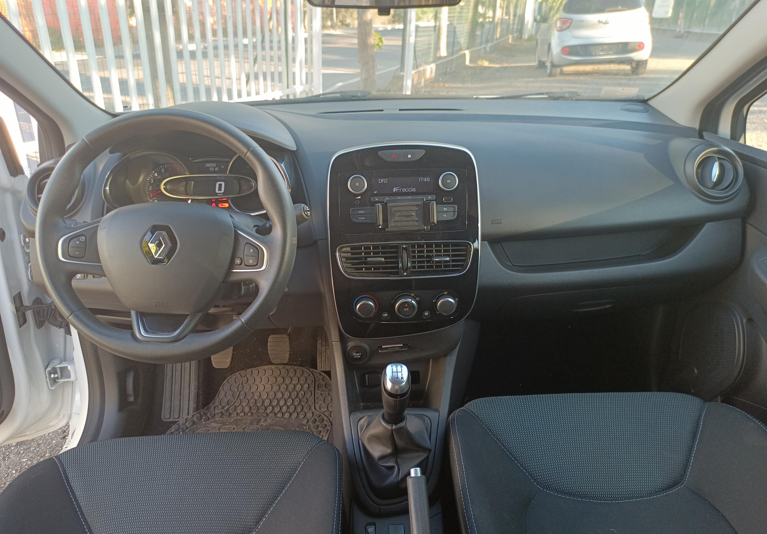 Renault Clio TCe 12V 75 CV 5 porte Business  Vasto (CH)  10.900 €