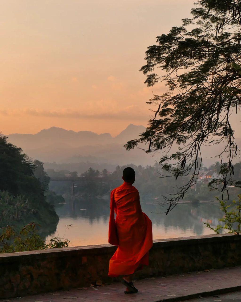 "Dawn along the Nam Khan river" ( Luang Prabang, Laos ) - Photography 1/3 LEICA C-LUX - Unframed photo - Quotation € 600.00