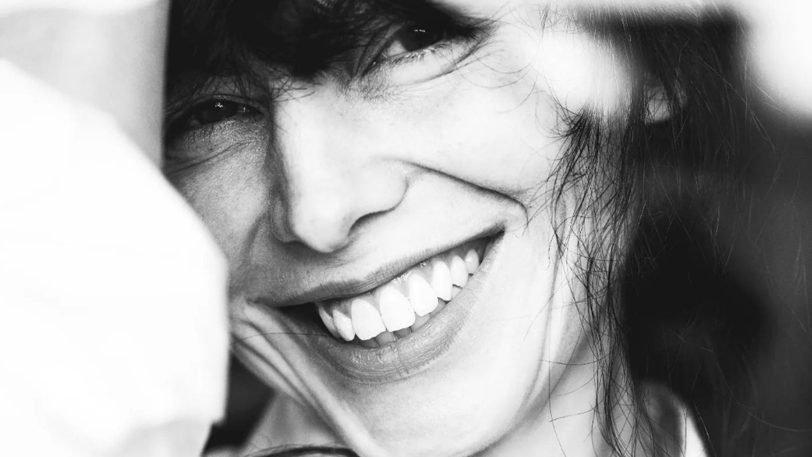 pier-sparello-ritratto-donna-sorriso-denti-biancoenero-portraits-makeup-makeupnaturale-bac-beauty-art-connect-makeupartist-fotografo-ritrattistica-lissone-milano-soresina-filanda-pregiata-rental-stpng