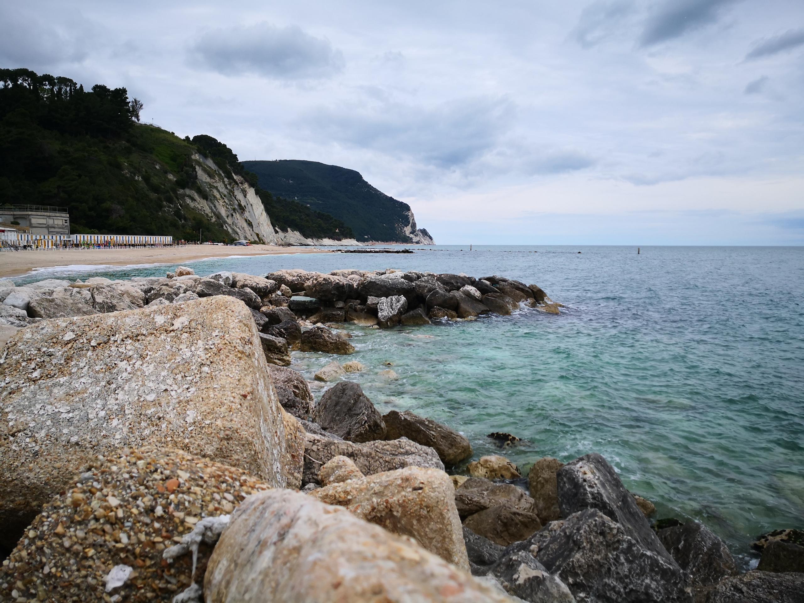 A pochi Km da Porto Potenza c'è il Monte Conero, un parco per indimenticabili escursioni