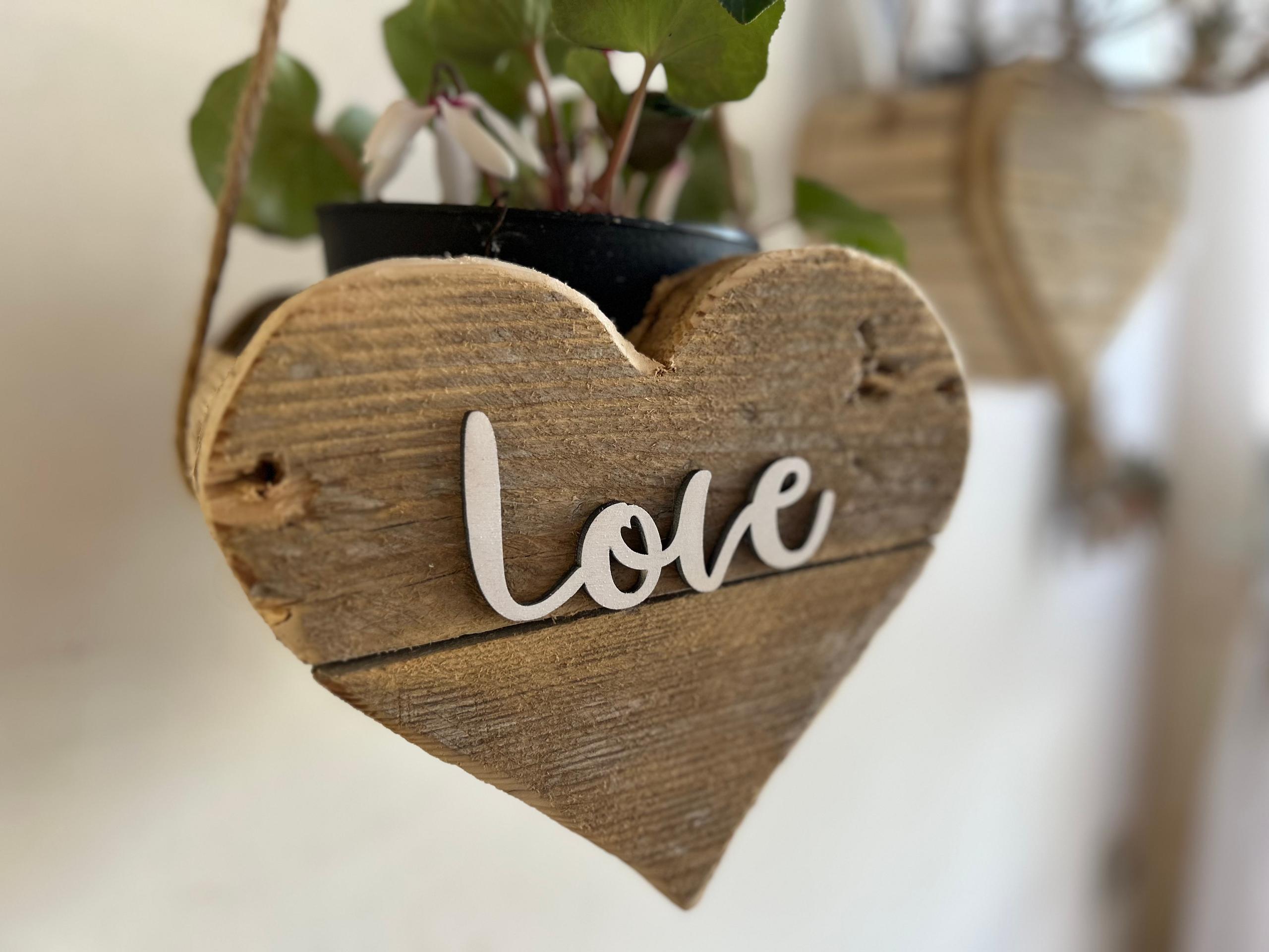 Vaso cuore in legno Love