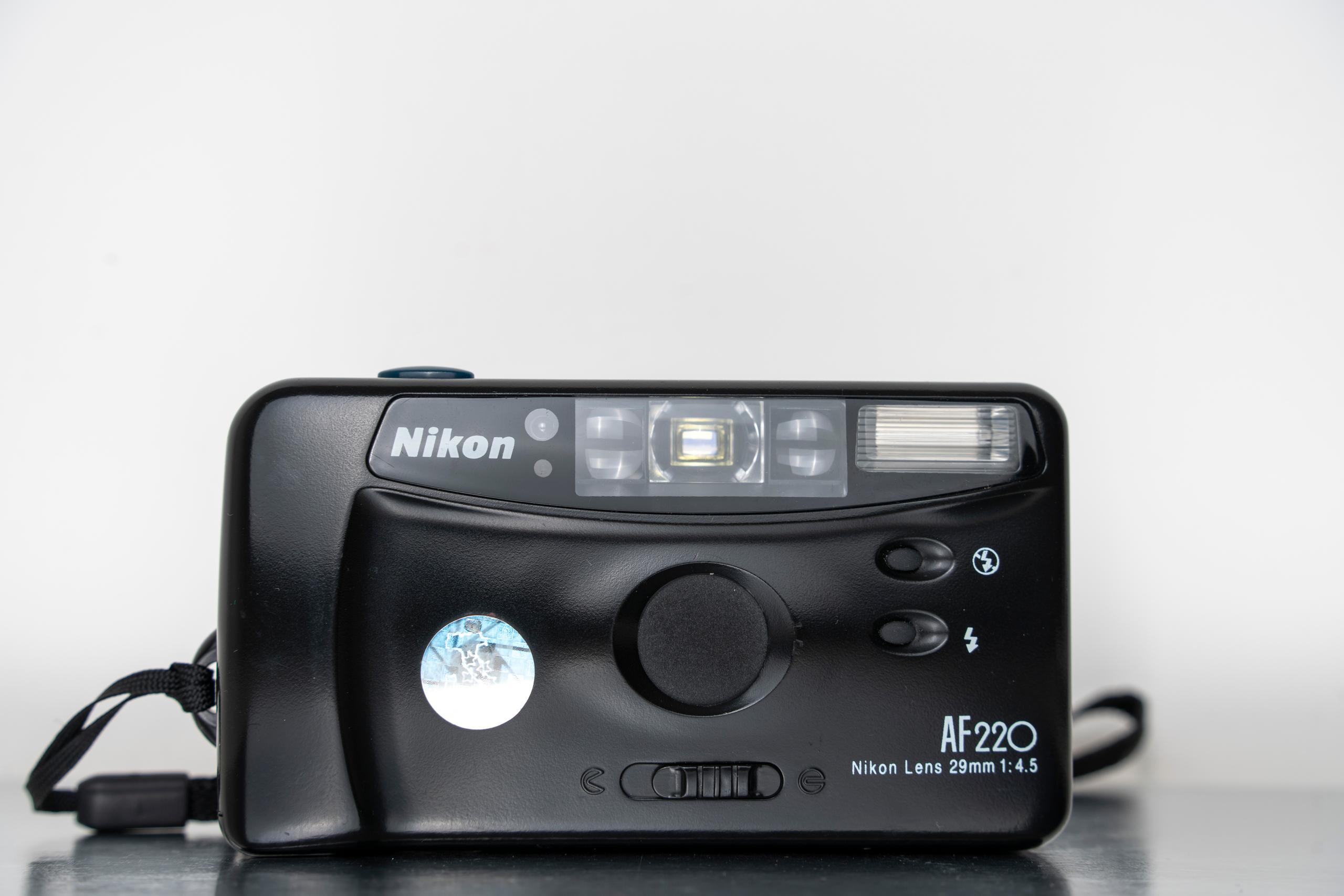 Nikon AF220