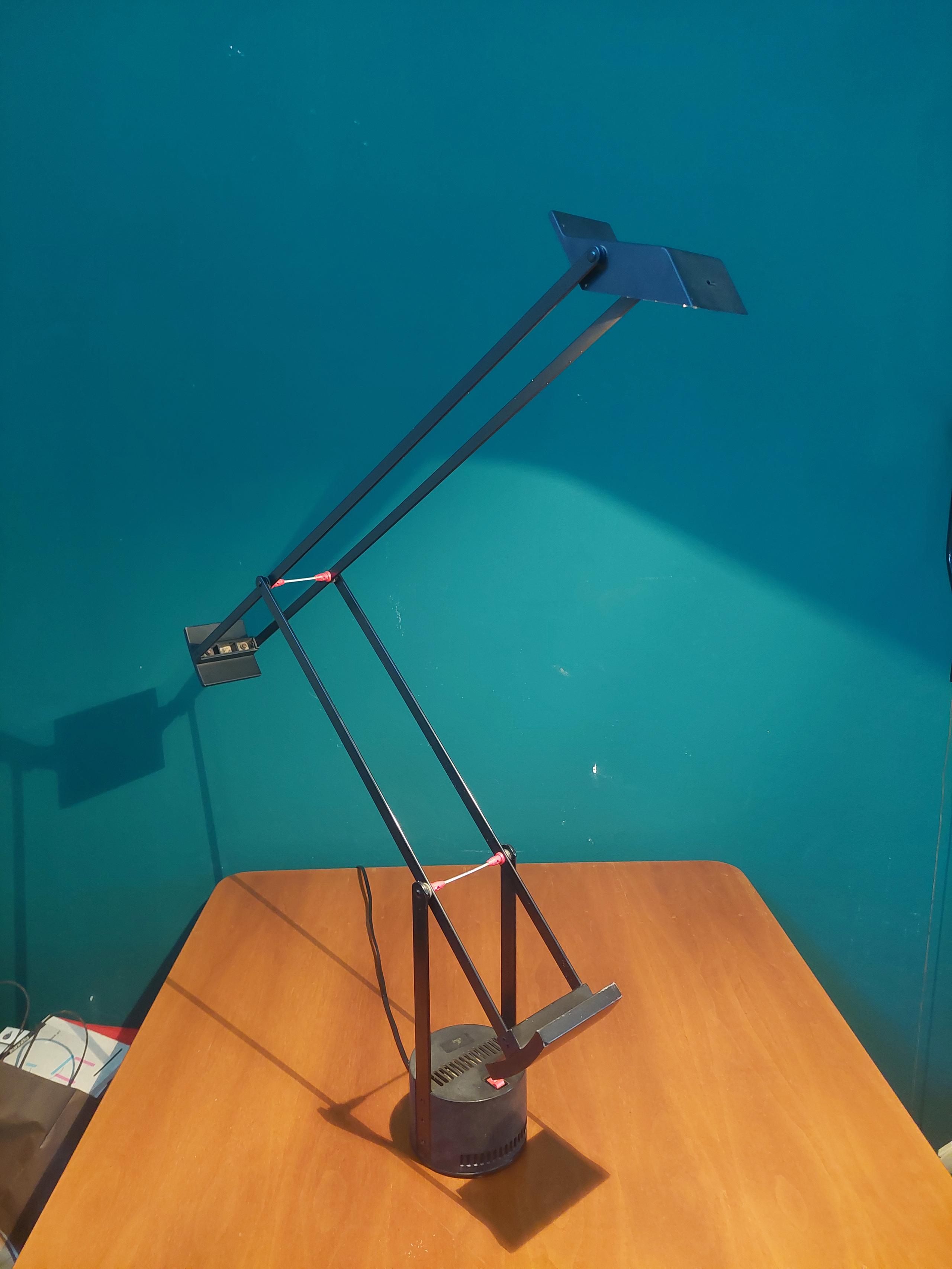 Lampada da tavolo Artemide mod Tizio design Sapper