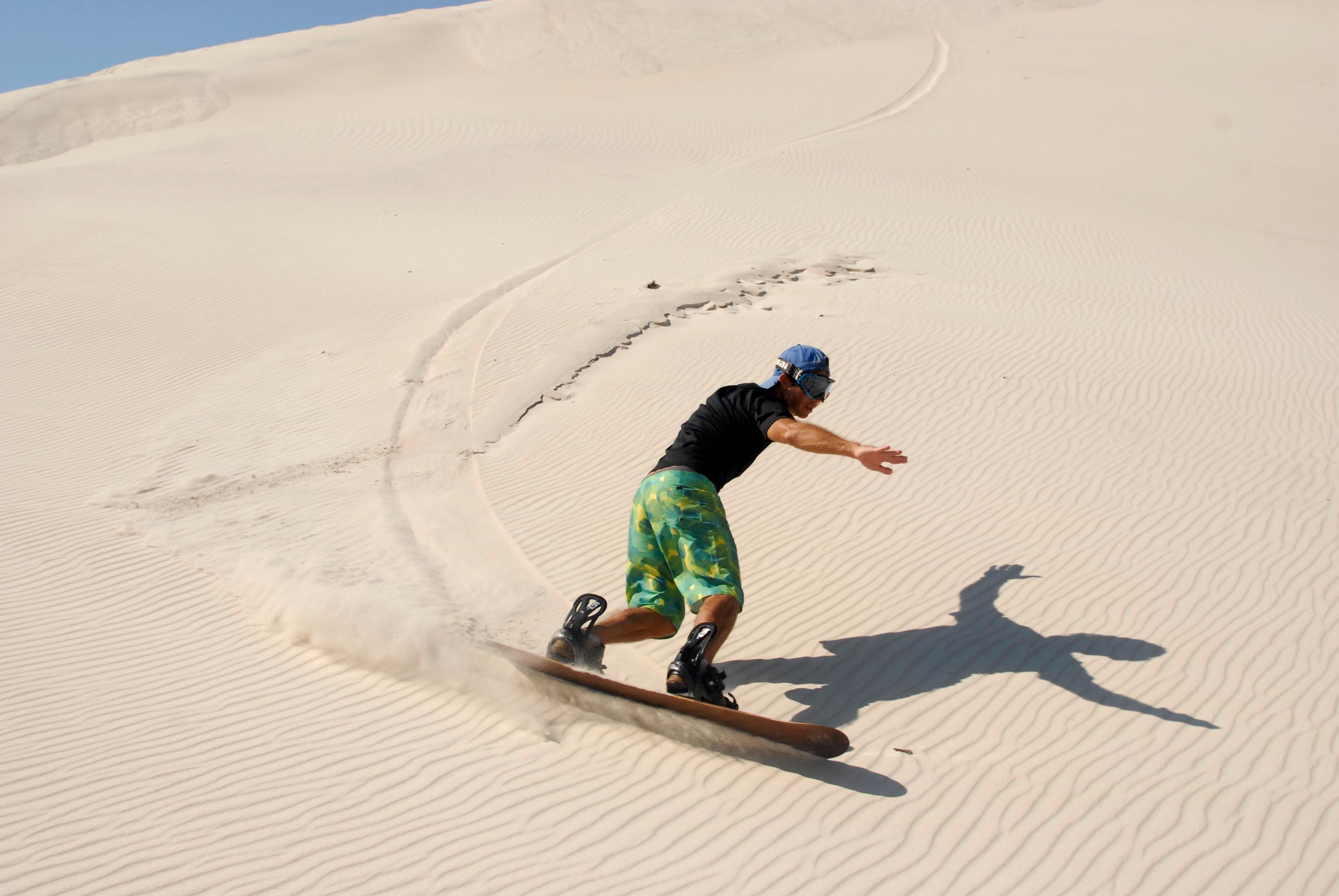 Sandboarding nel deserto di Dubai