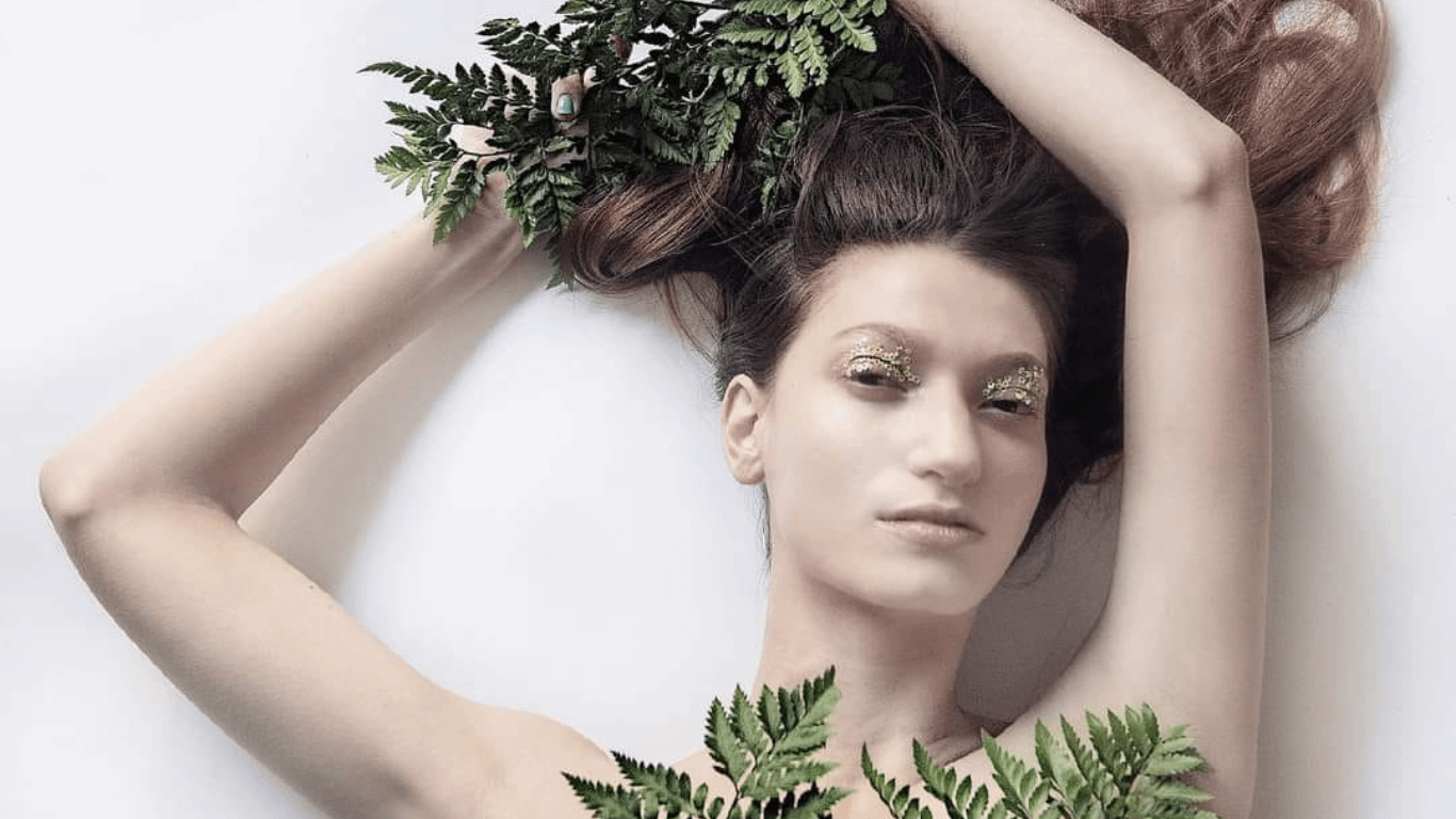 daniela-arrigoni-makeup-artist-bac-beauty-art-connect-foglie-capelli-modella-fashionpng