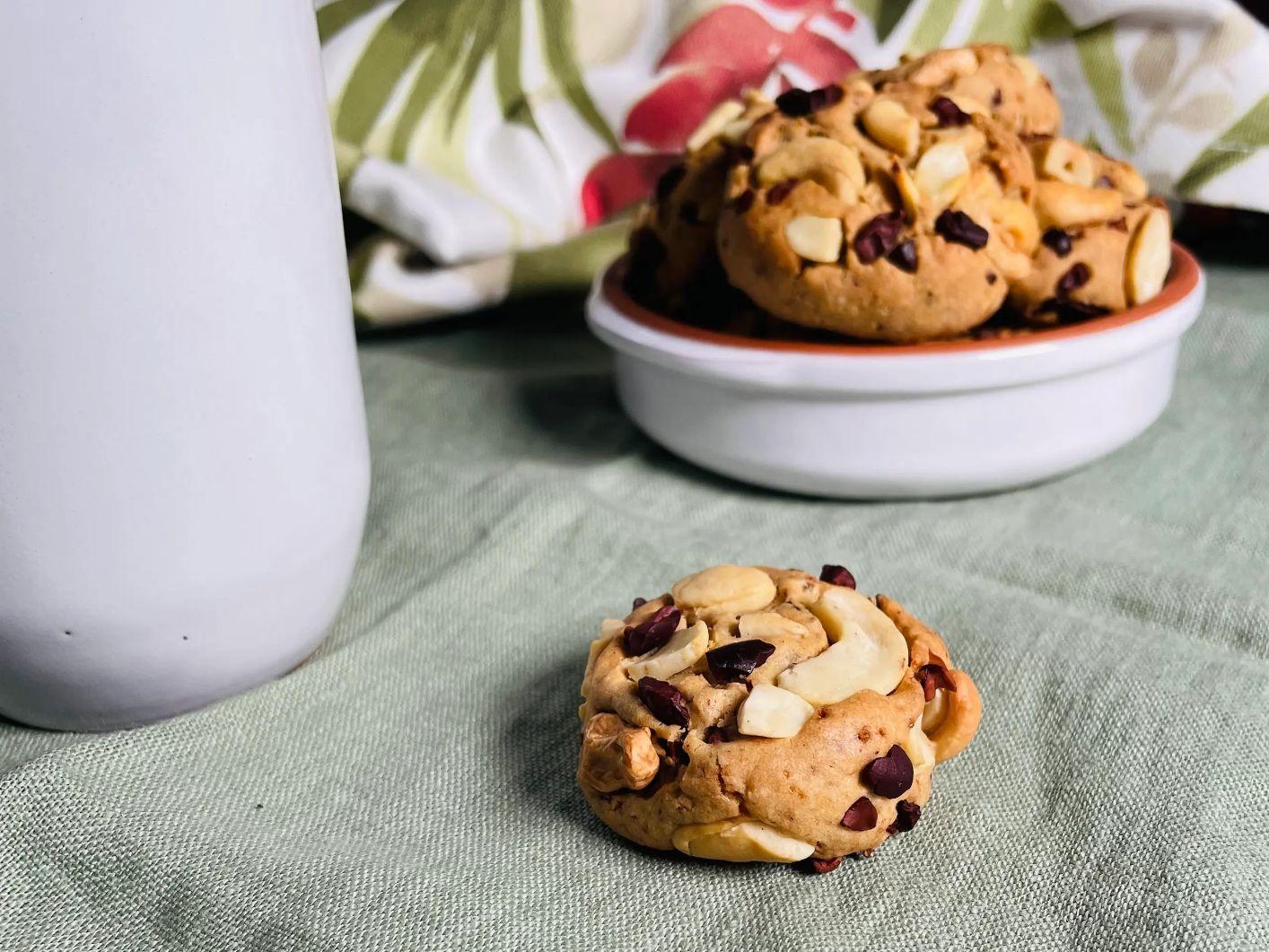 Biscotti anacardi e fave di cacao