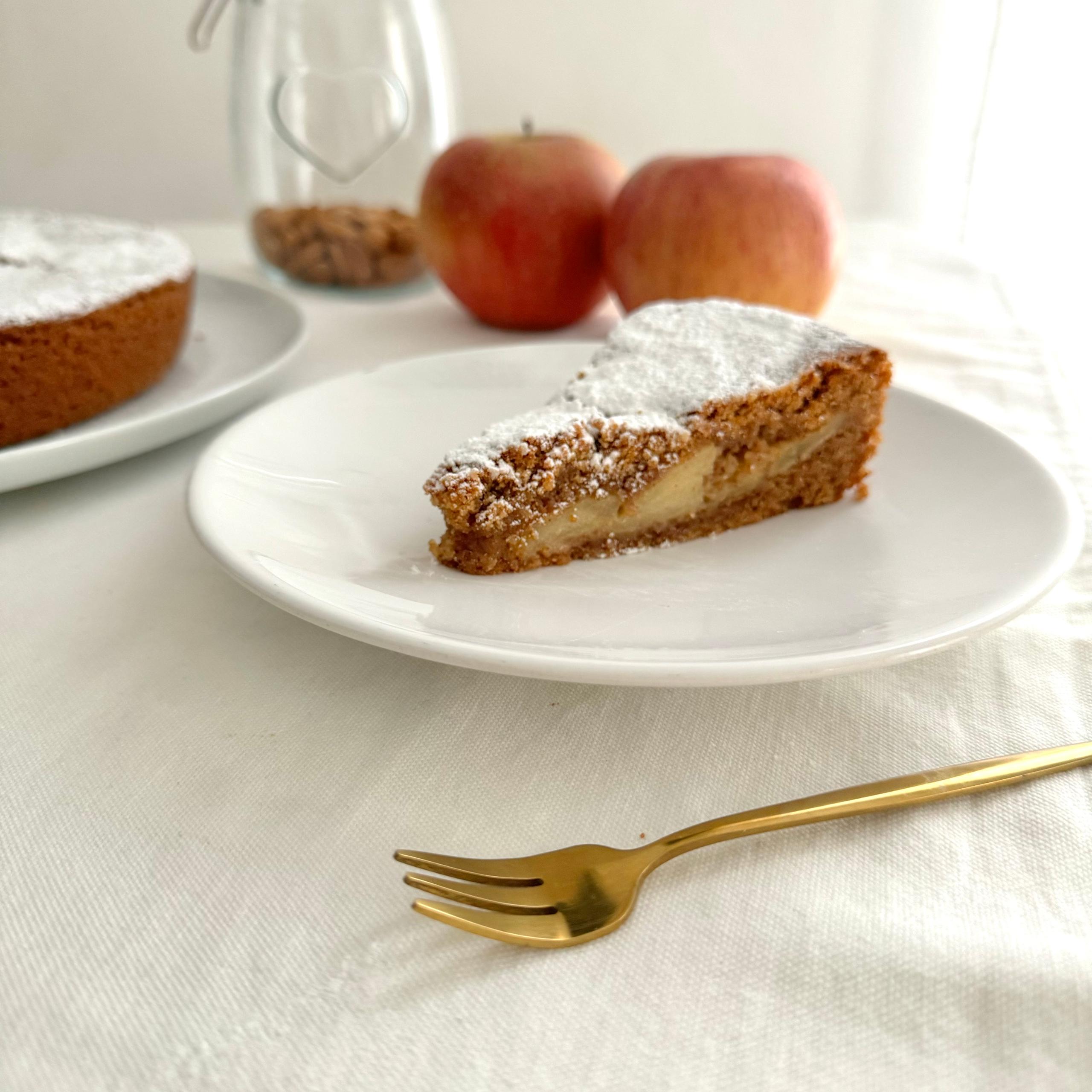 Torta di mele e mandorle tostate