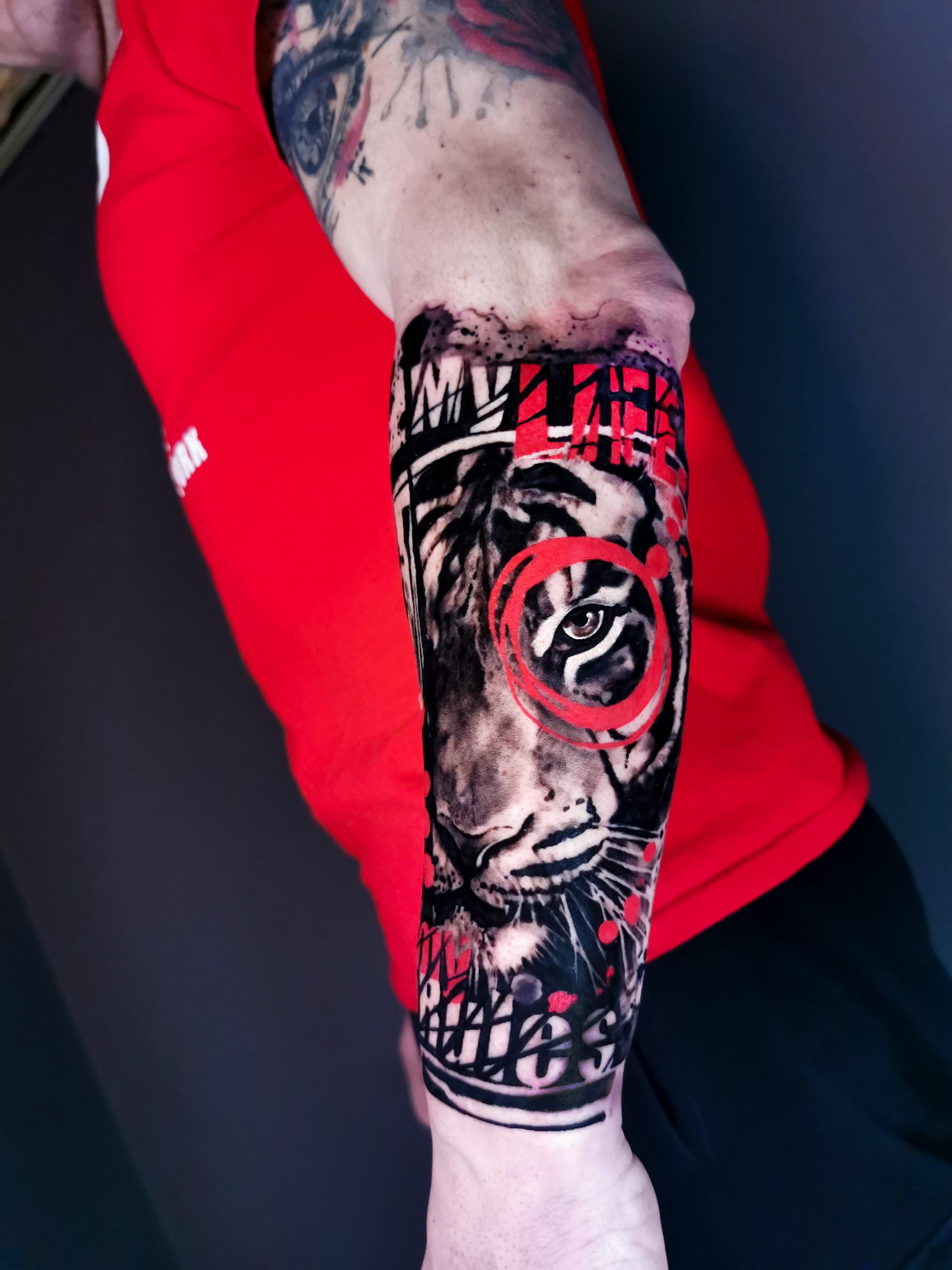 tigre tattoo tatuaggio  ritratto realistico trash polka