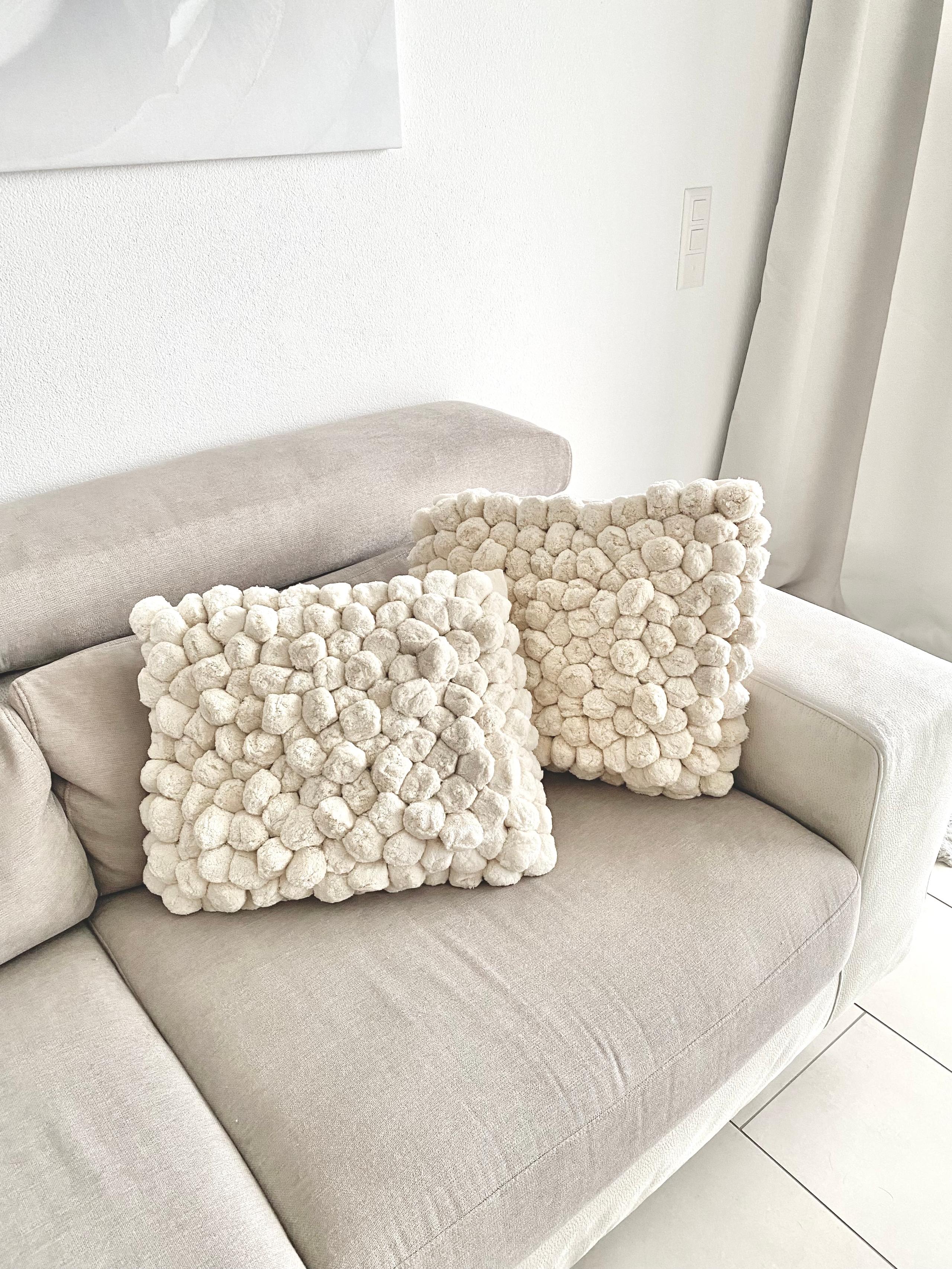 Cuscino Cozy Pom Pom Bubbles,Pillow Cotton, Elisa Berger Design Studio Lugano Milano Zurich Como,