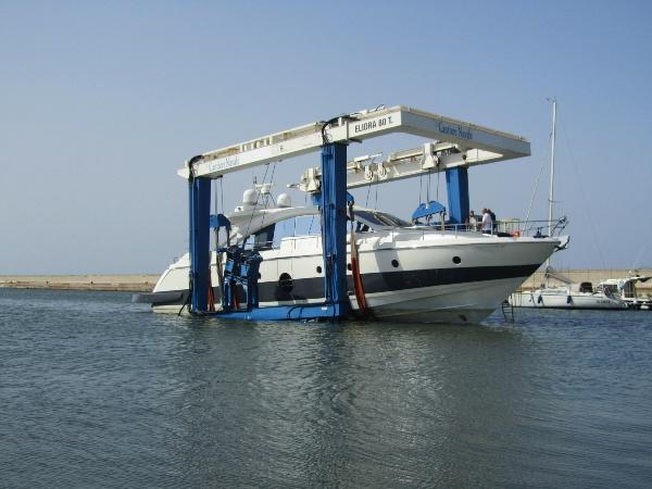 Travel lift per sollevamento barche, tipo anfibio per recupero direttamente in acqua. Essenziale per tutti  cantieri nautici a prezzo affare