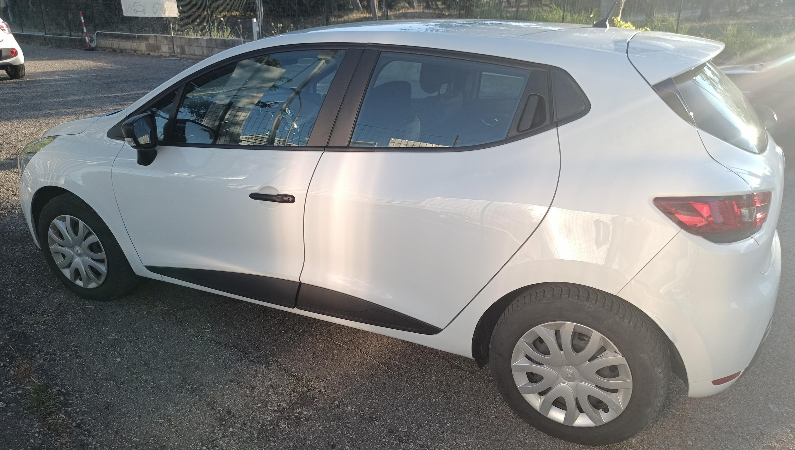 Renault Clio TCe 12V 75 CV 5 porte Business  Vasto (CH)  10.900 €