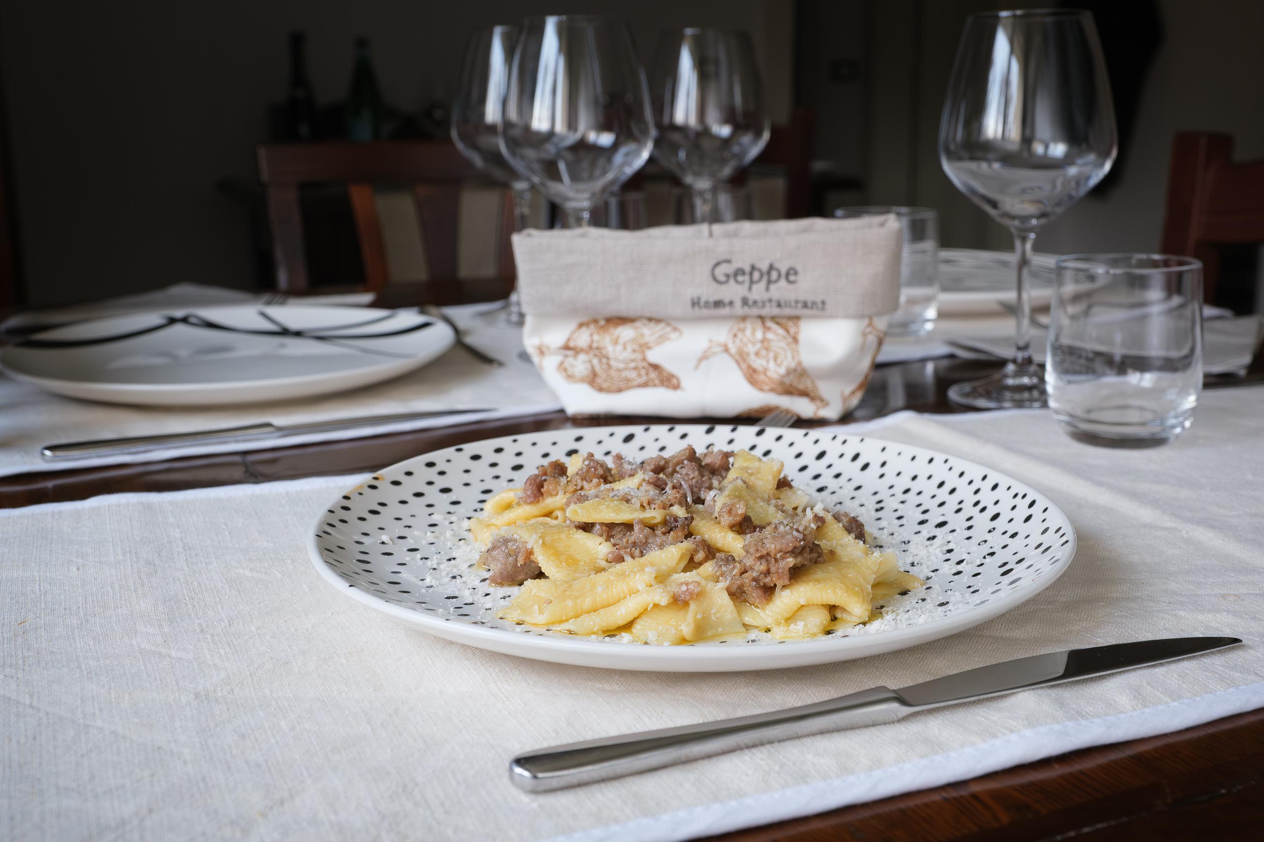 Maccheroni al pettine salsiccia e scalogno