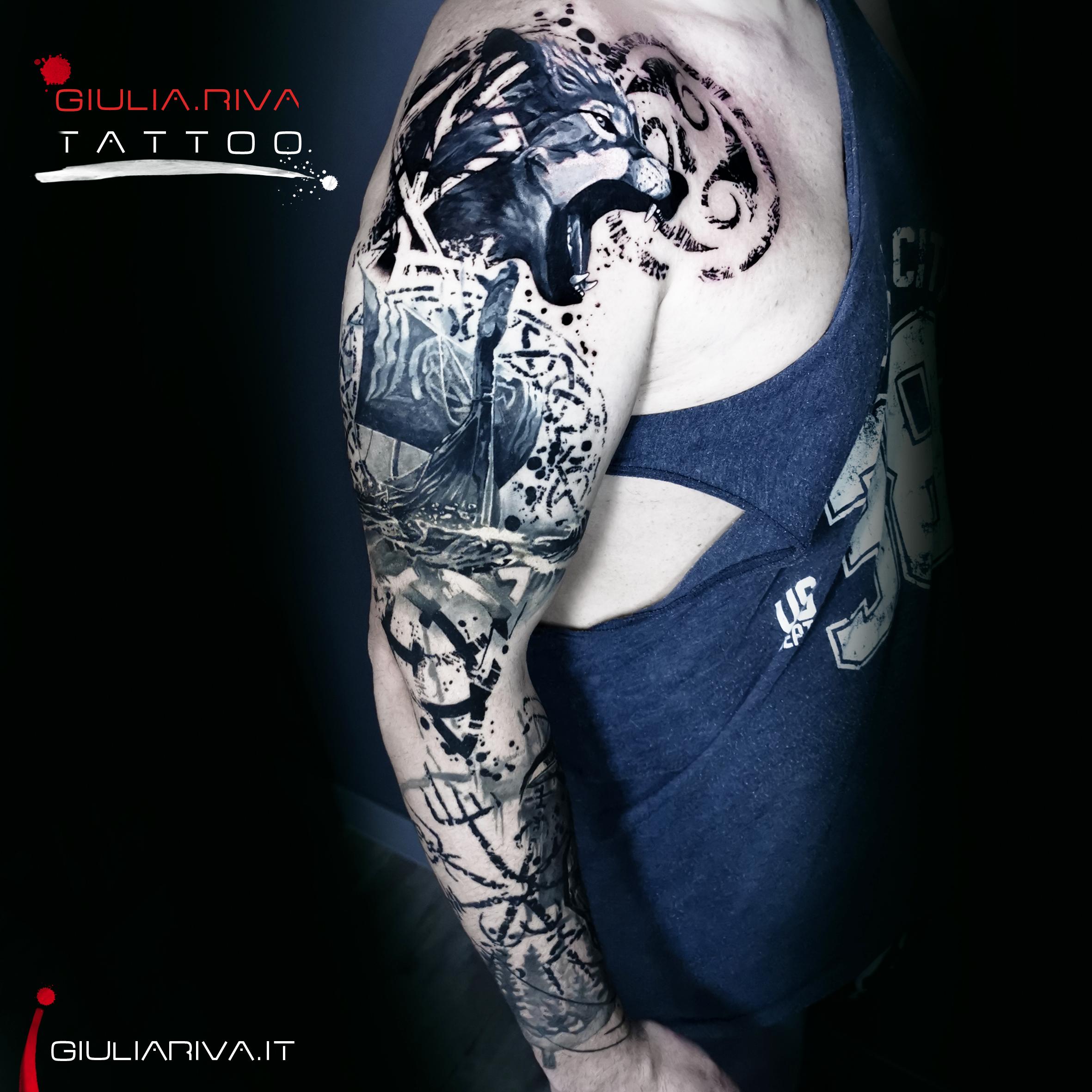 braccio norreno vichingo viking tattoo realistico bianco e nero trash polka