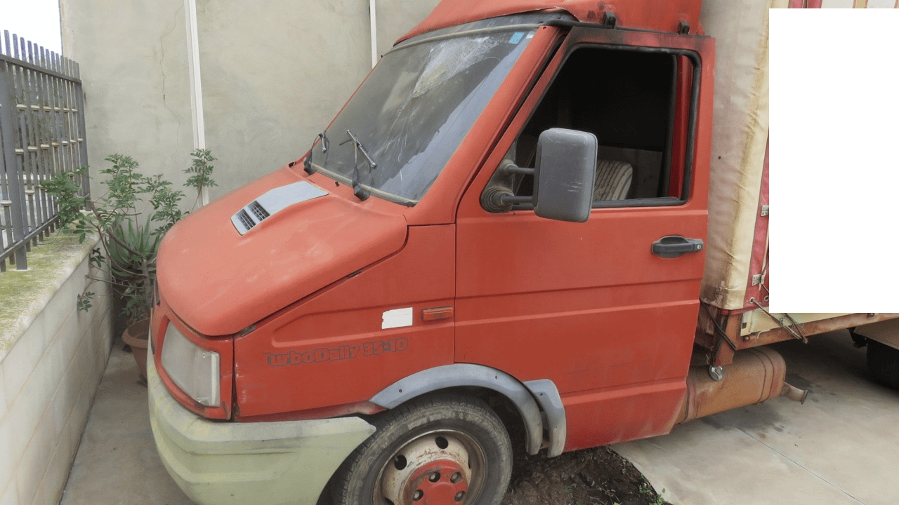 IVECO DAILY CON CASSONE