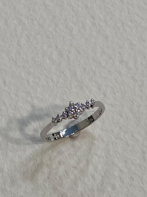 Collezione "Diamanti naturali" Anello in oro bianco e diamanti naturali