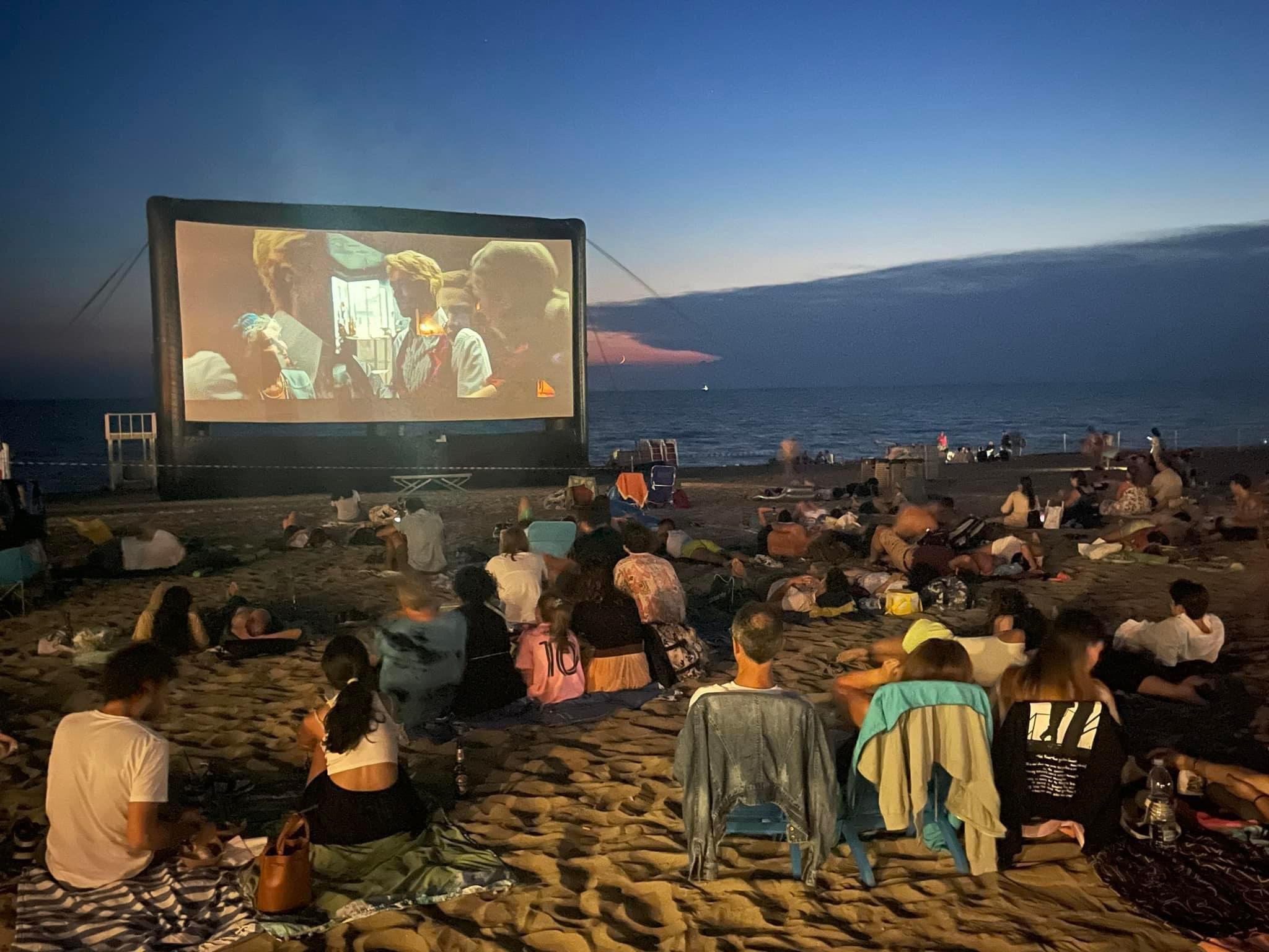 Lunedì 5 agosto al via al Bagno degli Americani la seconda parte di Cinema sul Mare con “Prendi il volo”li