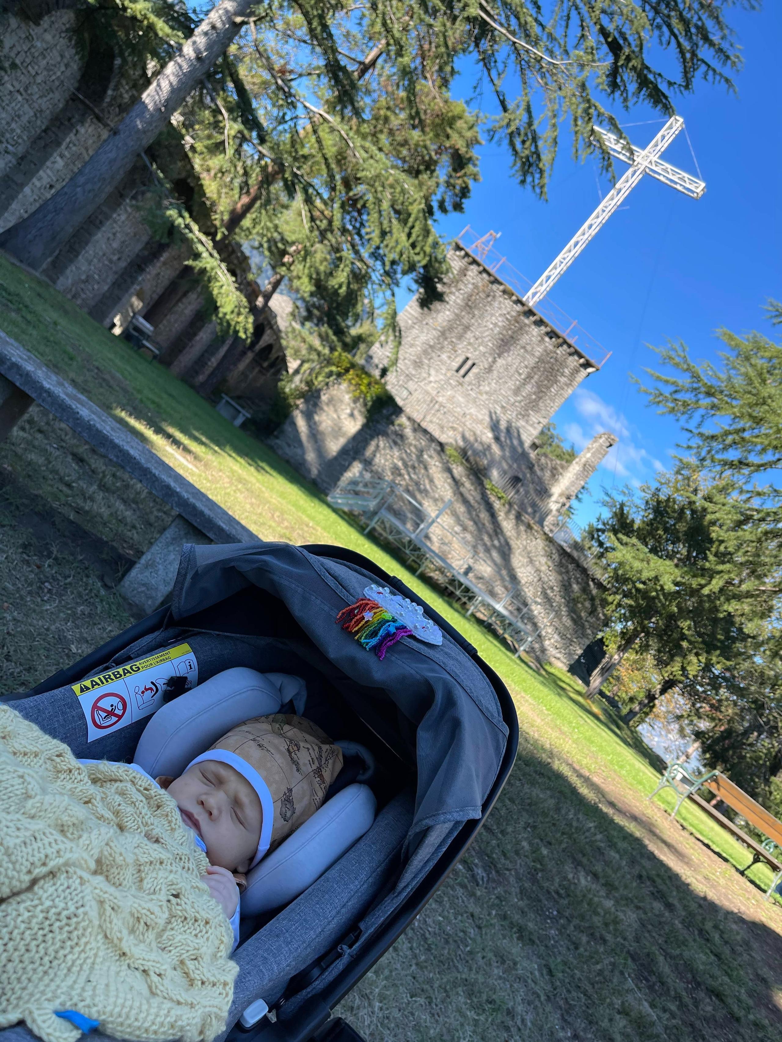 Un piccolo Babyboss in gita presso il Sacro Monte Calvario di Domodossola