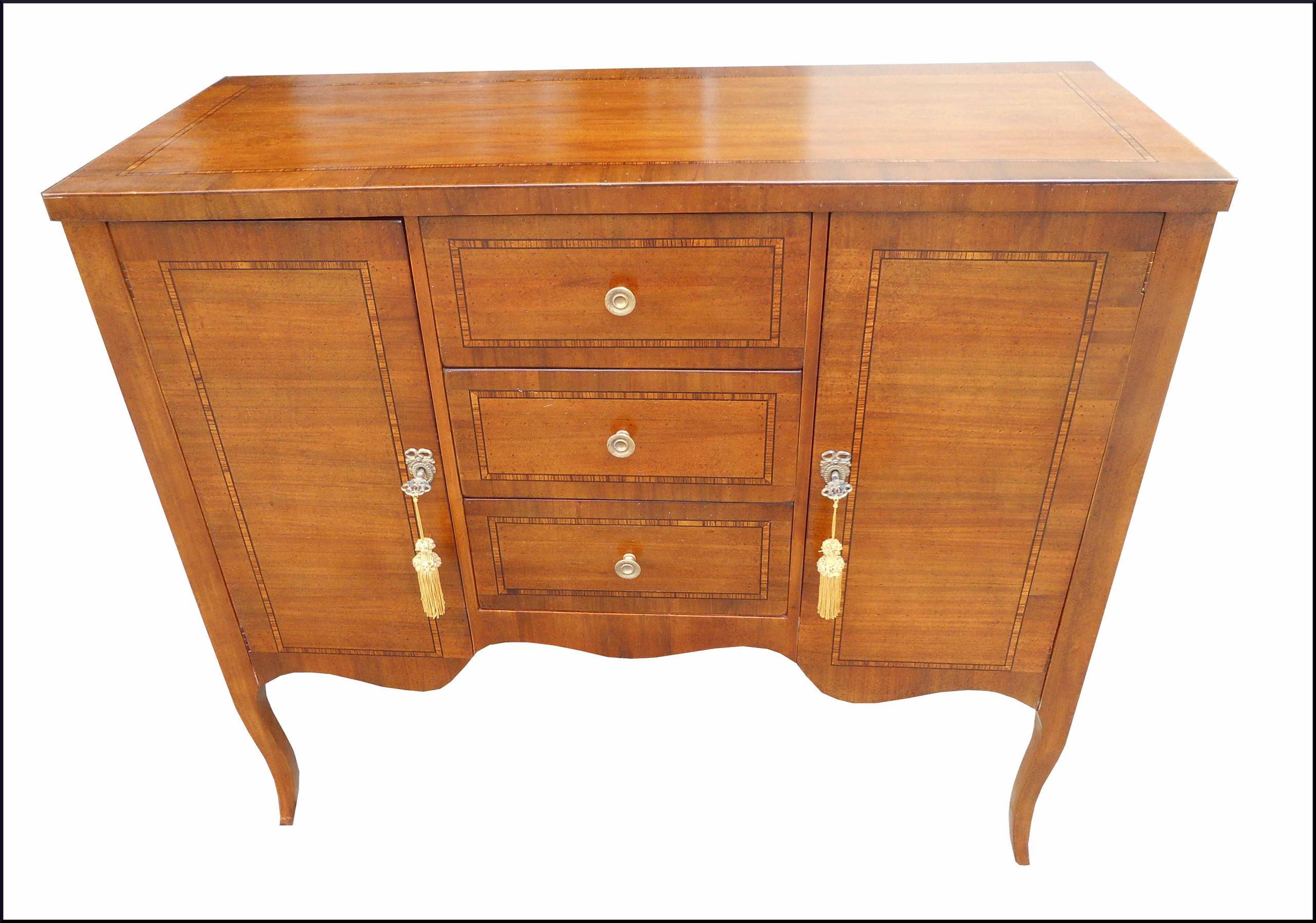 Credenza classica lastronata due porte con base sagomata