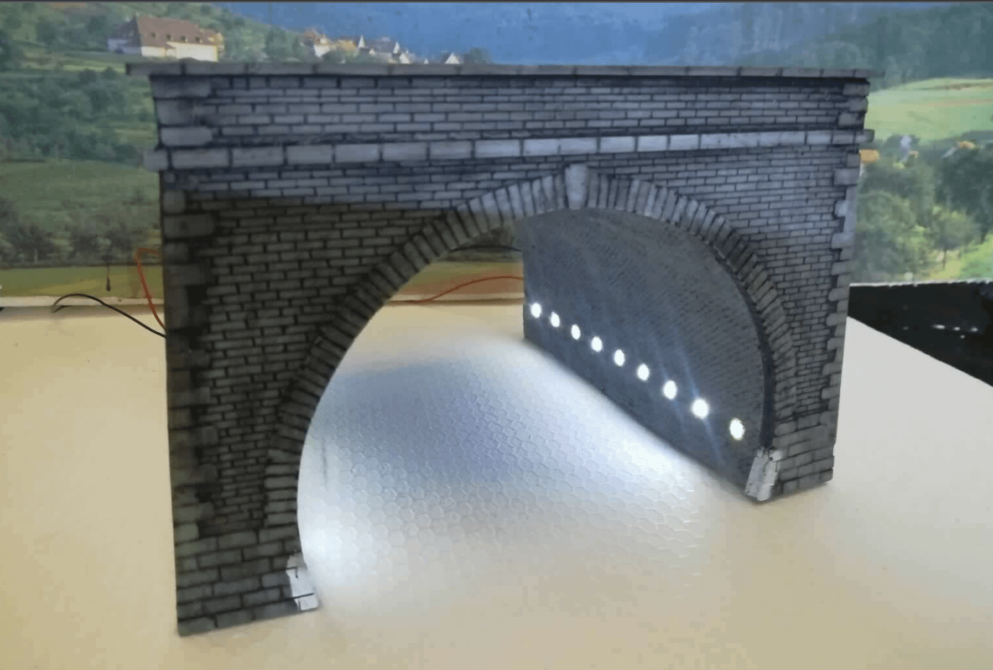 p25 PORTALE TUNNEL ILLUMINATO