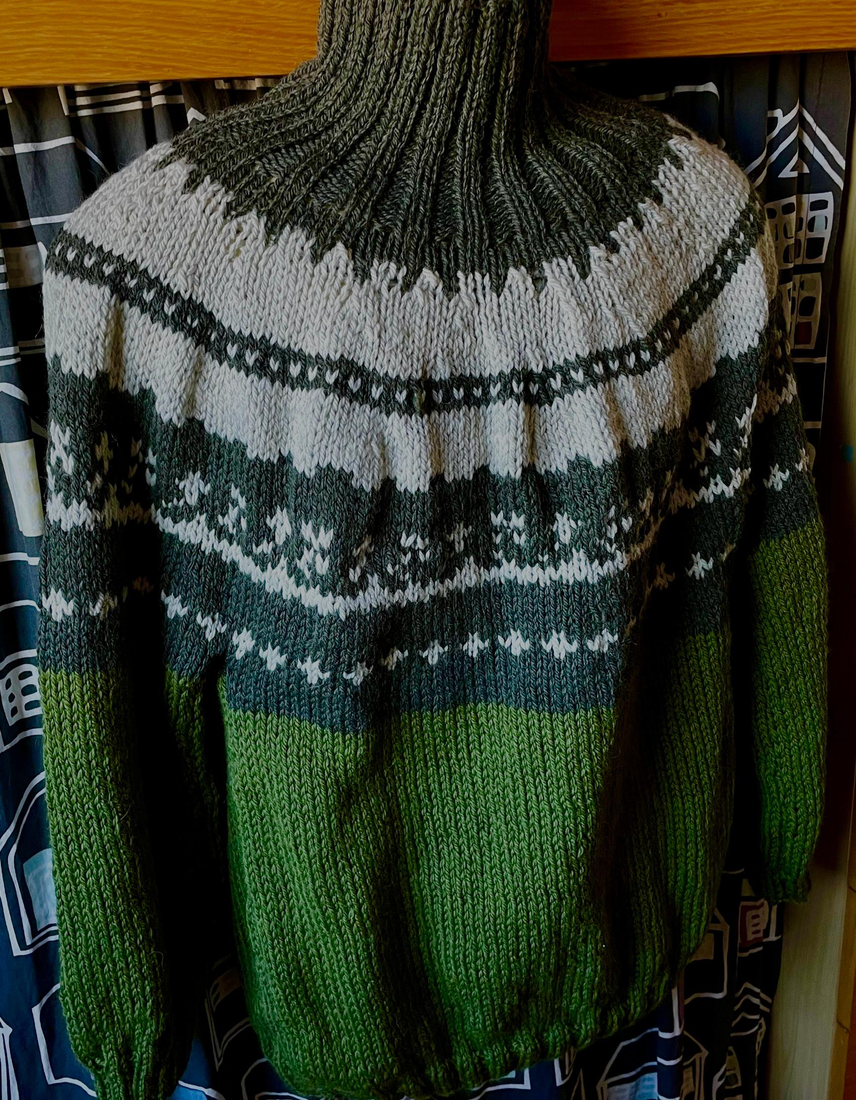 Maglione norvegese verde chiaro e scuro