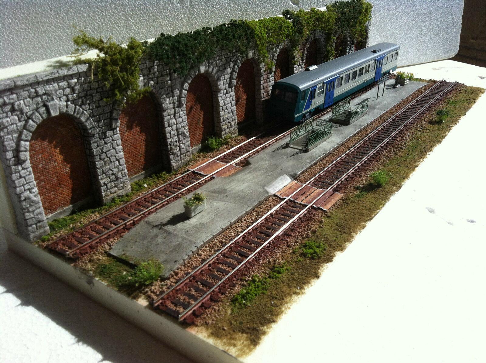 PD09 DIORAMA ESPOSITORE FERROVIARIO