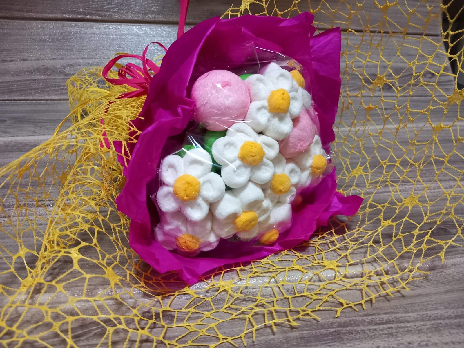 bouquet di fiori di caramelle,torte di caramelle,cioccolatto personalizzato,