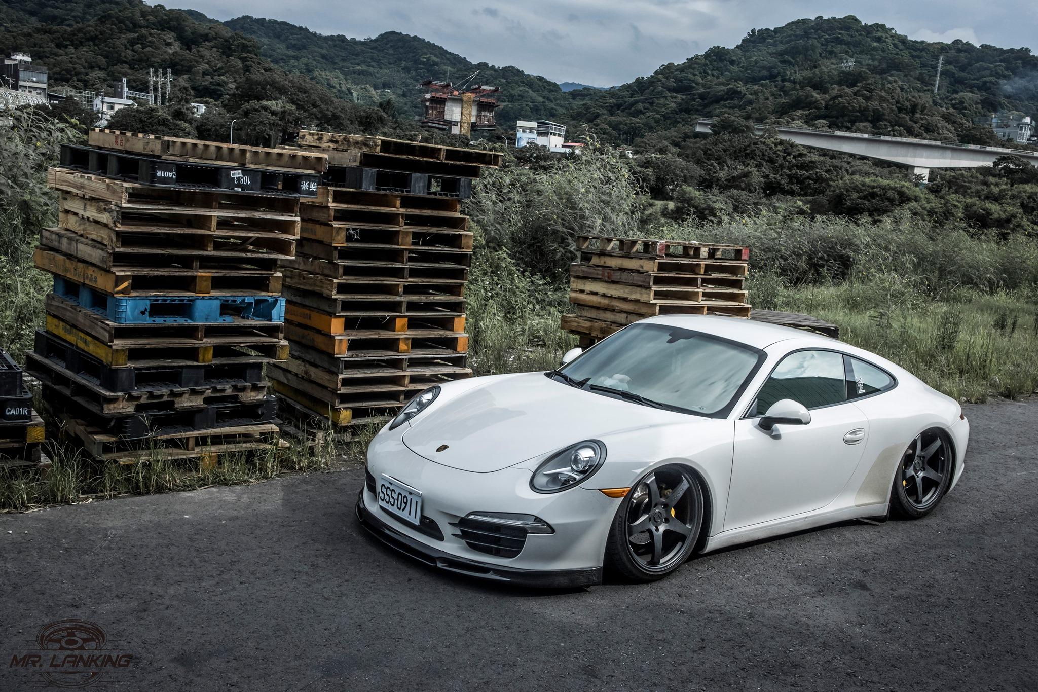 Porsche 911 Carrera Inverted Air Suspension - AGT