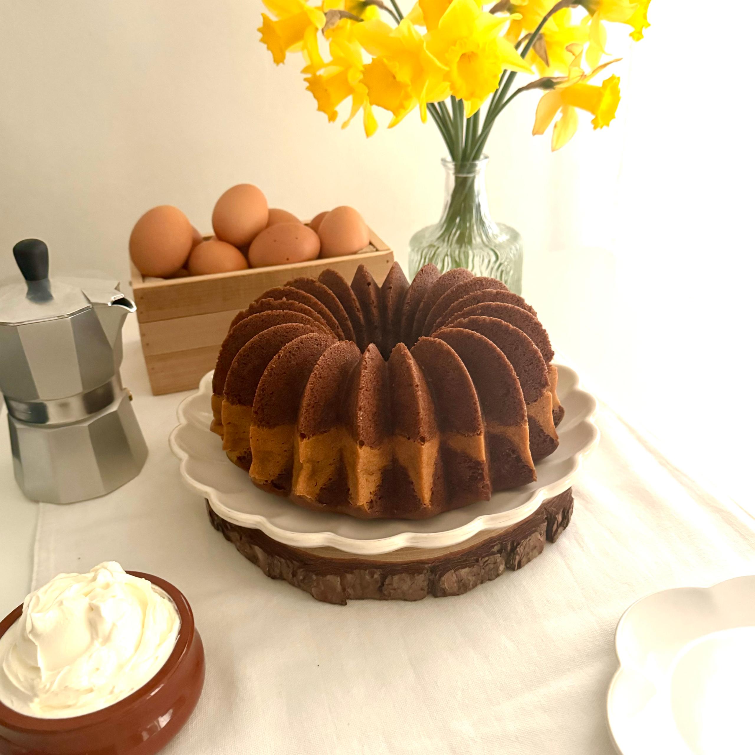 Bundt cake al cacao con cuore al mascarpone e caffè