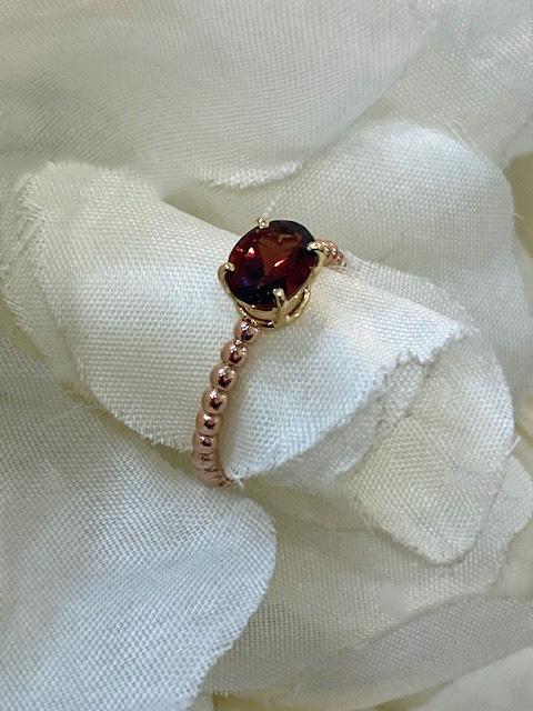 Collezione "Oro" anello in oro rosa e Granato